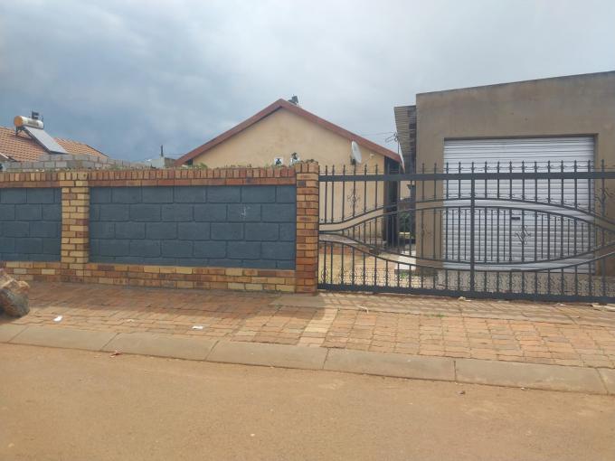 4 Bedroom House for Sale For Sale in Thokoza MR556395 My