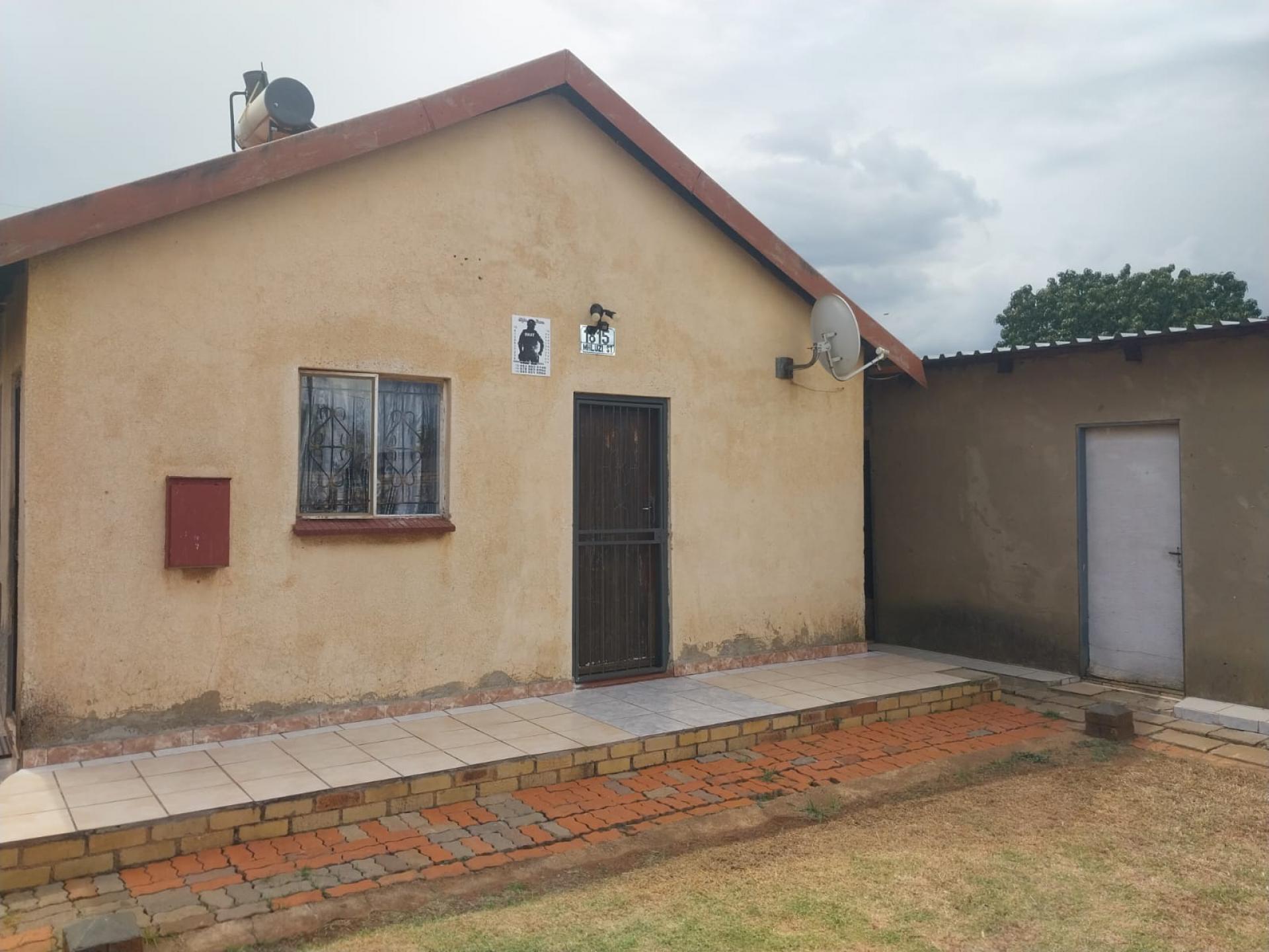 4 Bedroom House for Sale For Sale in Thokoza MR556395 My