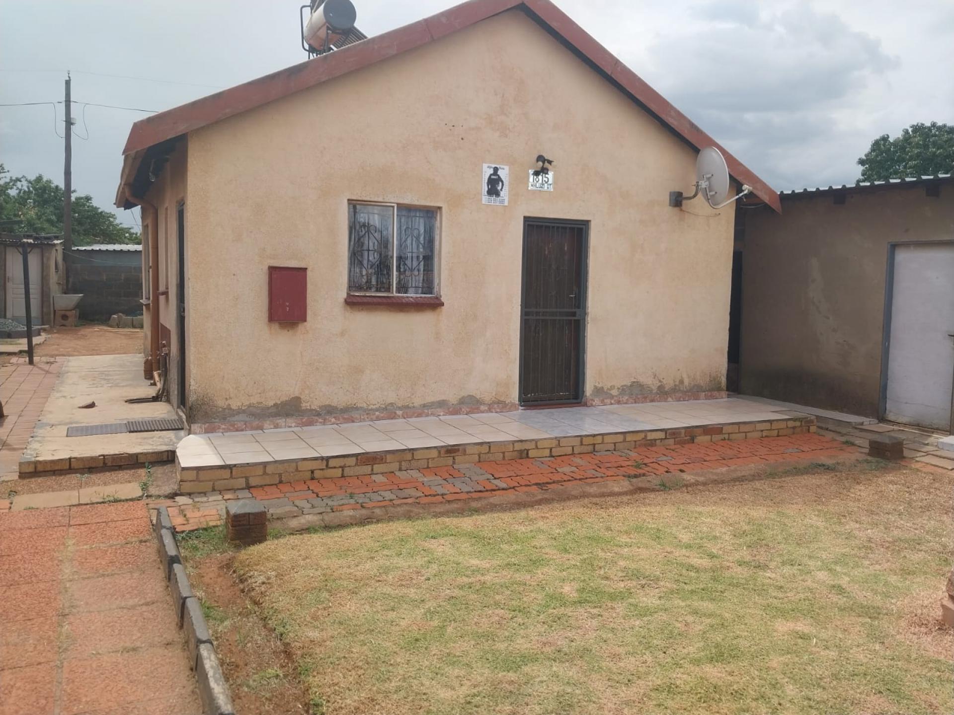 4 Bedroom House for Sale For Sale in Thokoza MR556395 My