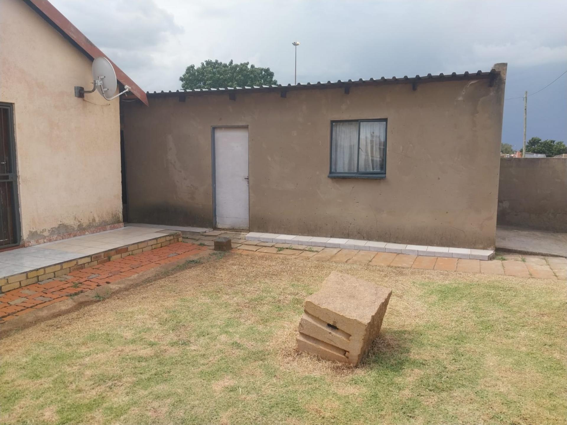 4 Bedroom House for Sale For Sale in Thokoza MR556395 My