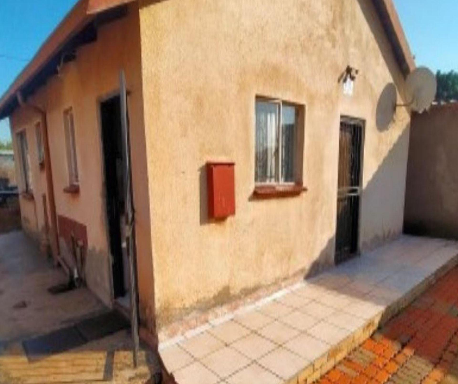 4 Bedroom House for Sale For Sale in Thokoza MR556395 My