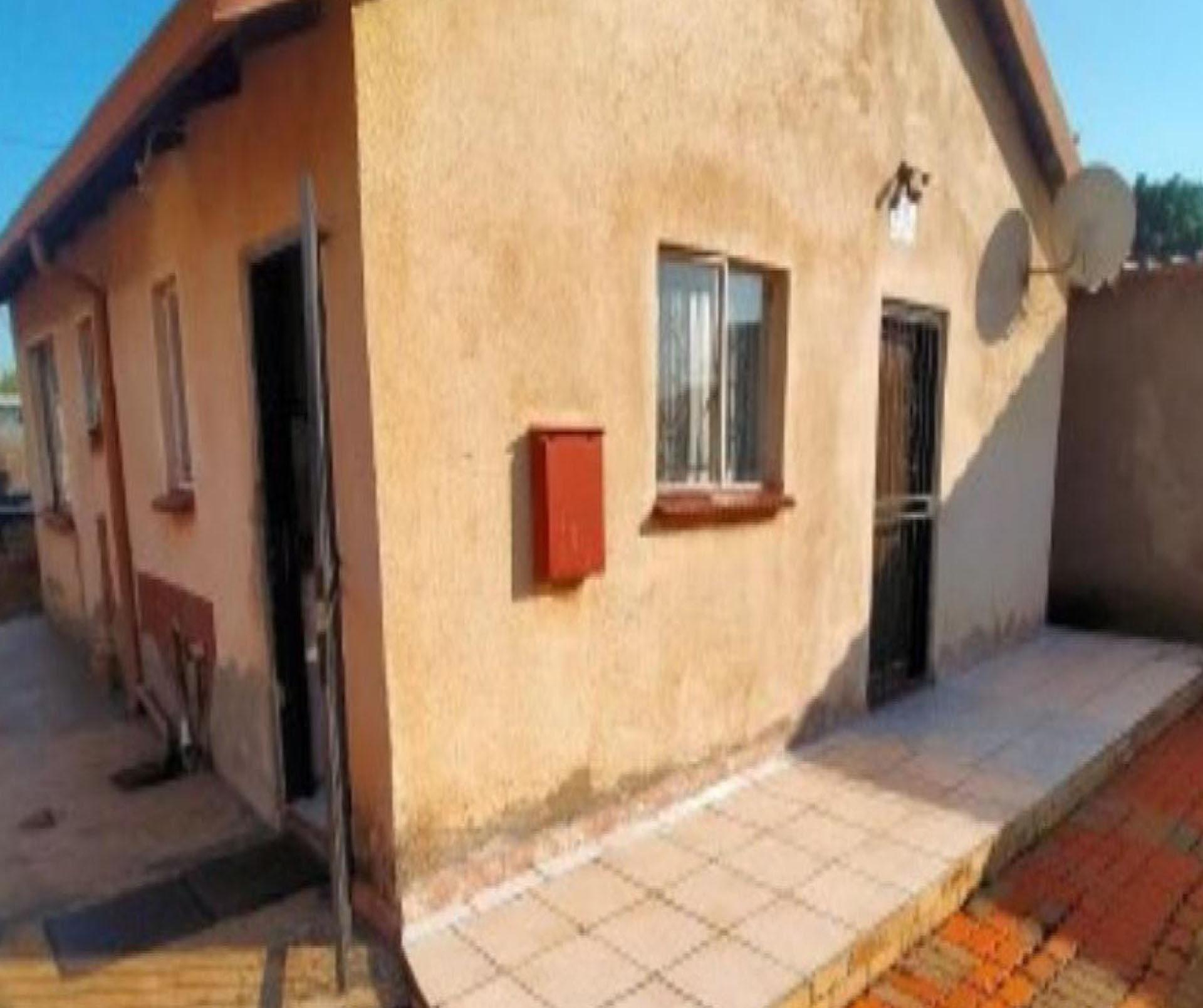 4 Bedroom House for Sale For Sale in Thokoza MR556395 My