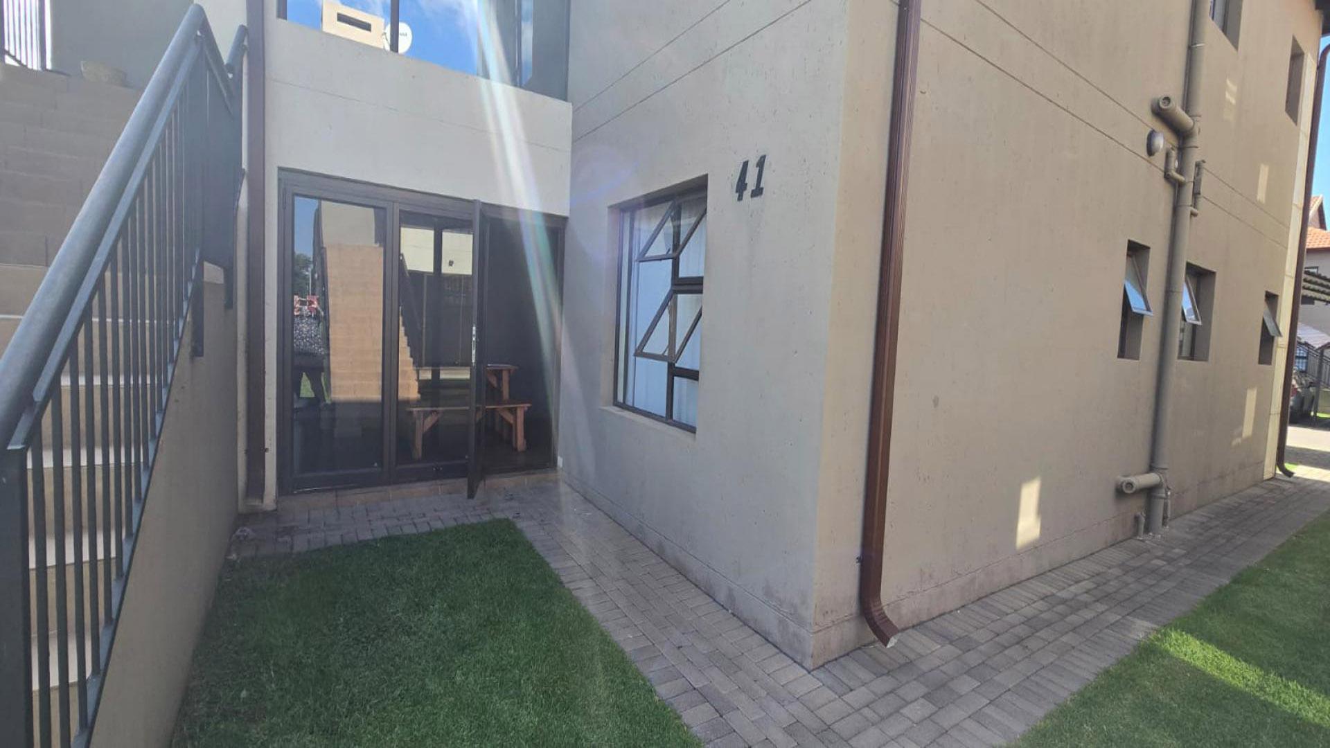 Front View of property in Brentwood Park