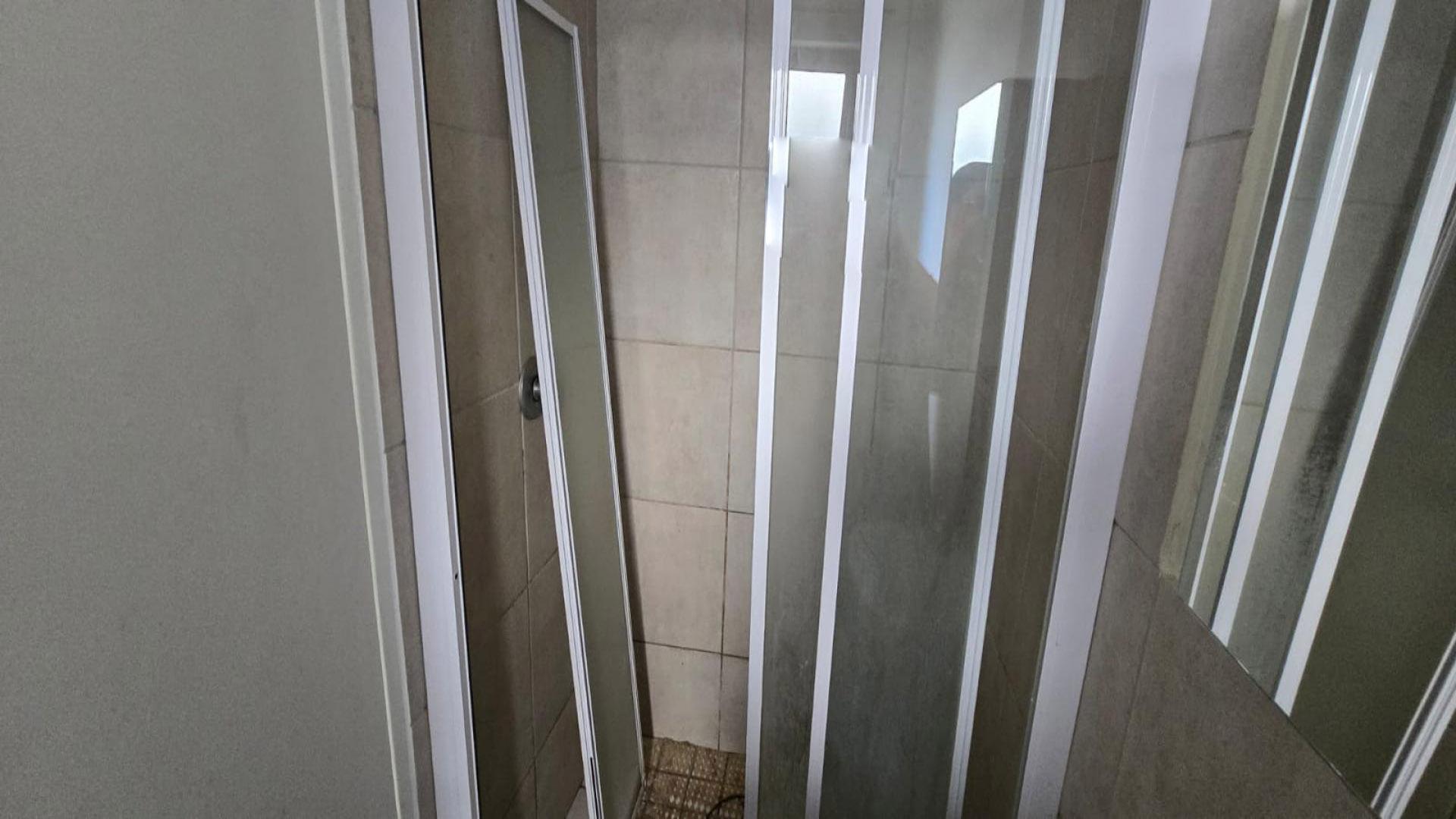 Bathroom 1 - 9 square meters of property in Brentwood Park