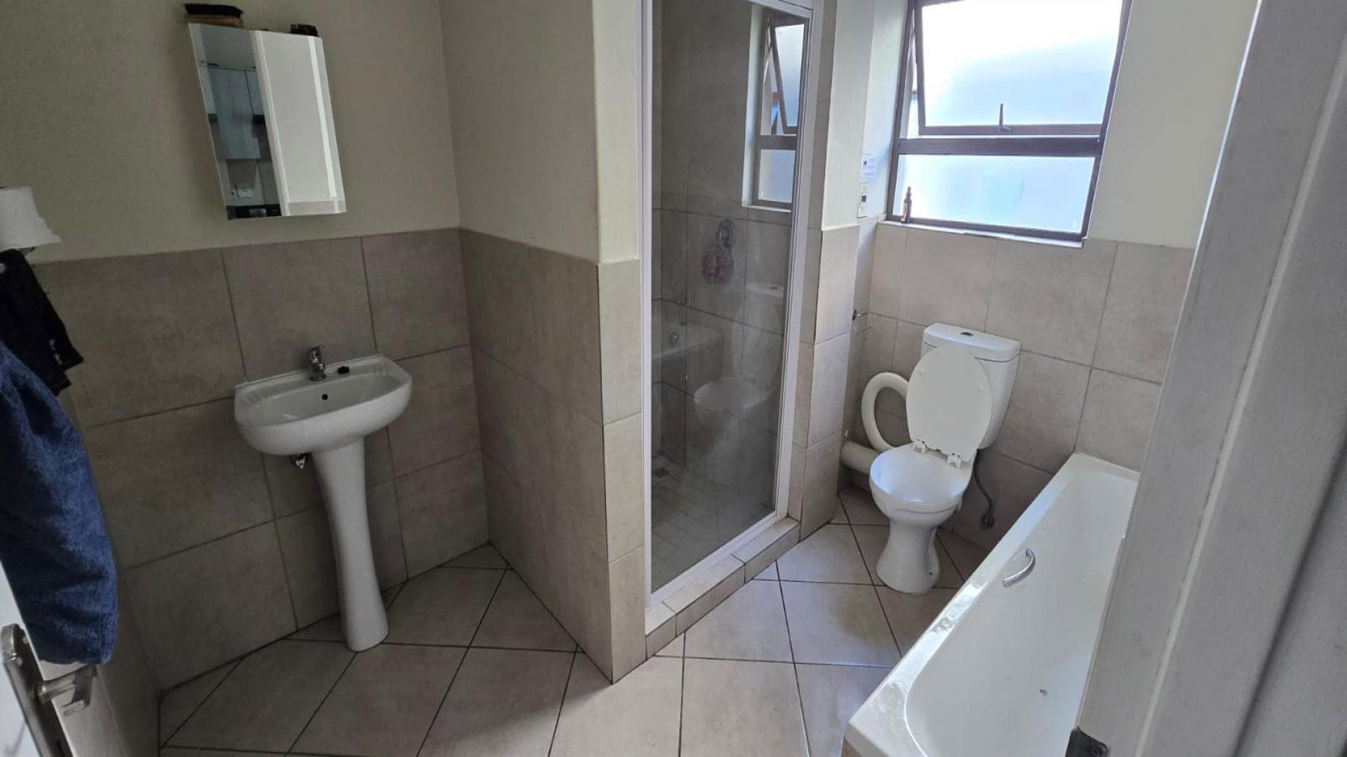 Bathroom 2 of property in Brentwood Park