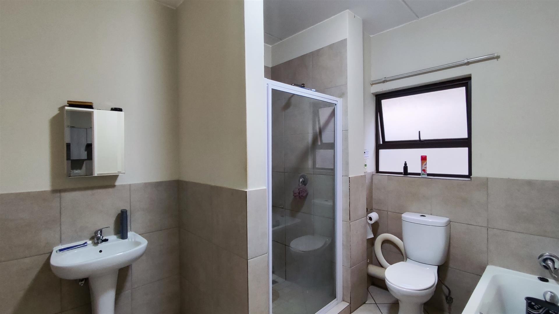 Bathroom 1 - 9 square meters of property in Brentwood Park