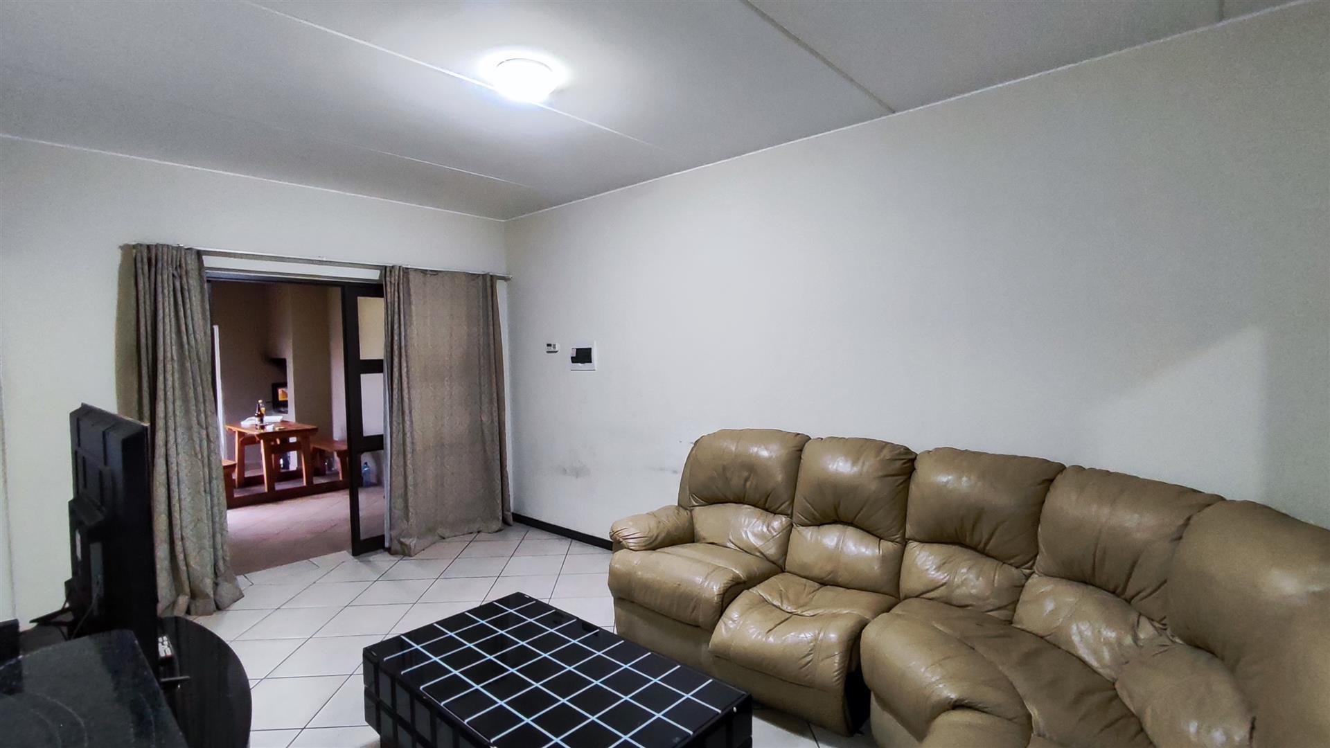 Lounges - 21 square meters of property in Brentwood Park