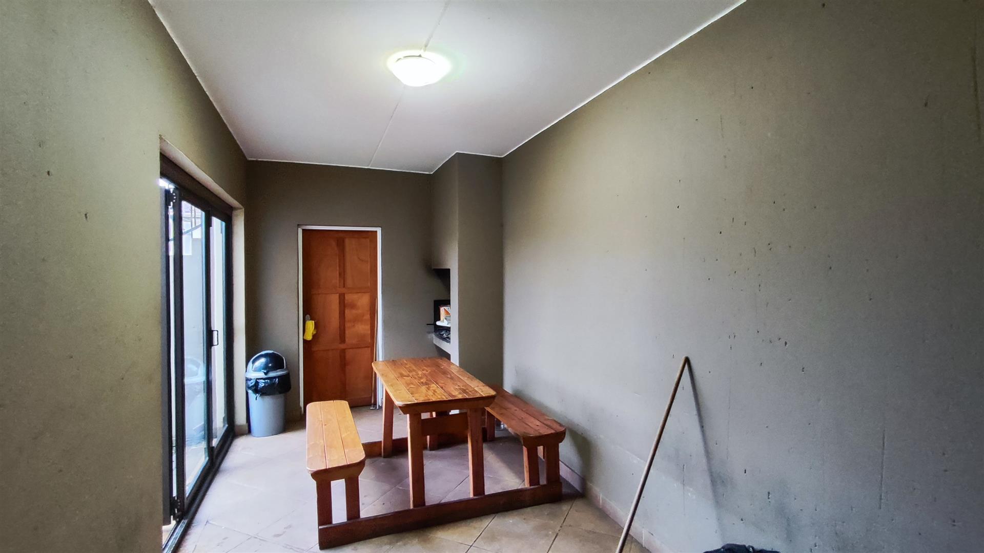 Spaces - 18 square meters of property in Brentwood Park