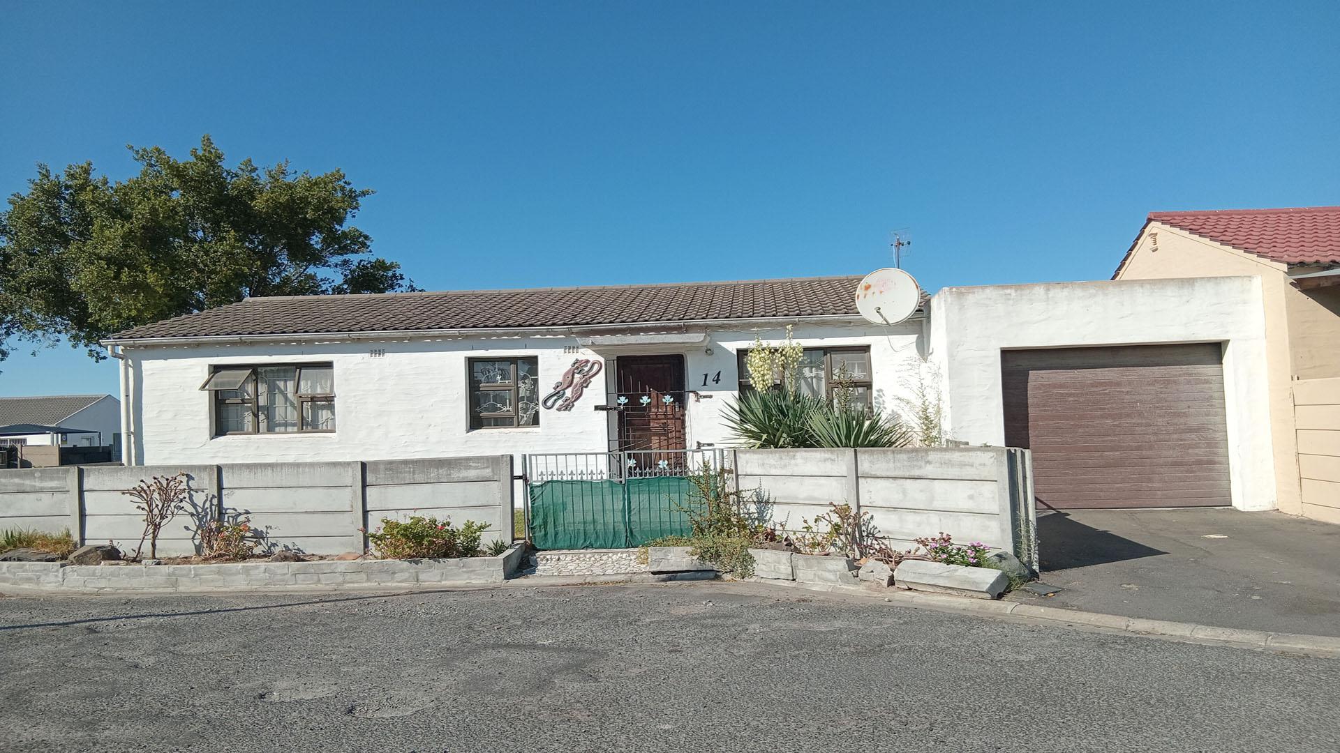Front View of property in Gaylee