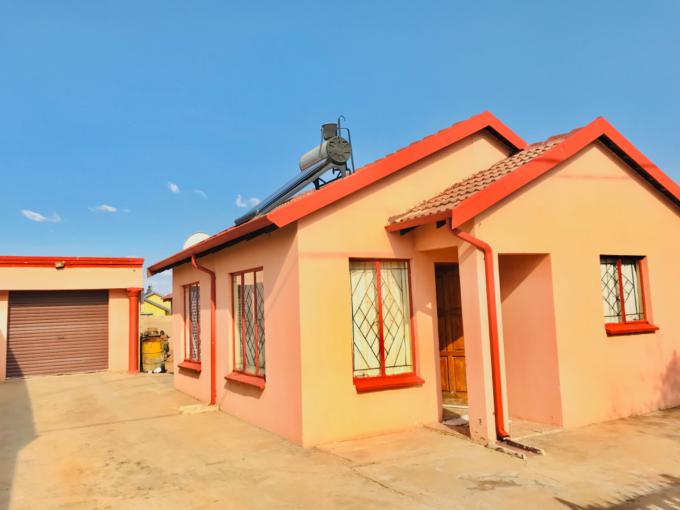 2 Bedroom House for Sale For Sale in Soshanguve - MR556430