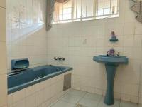 Bathroom 1 of property in Waterkloof Ridge