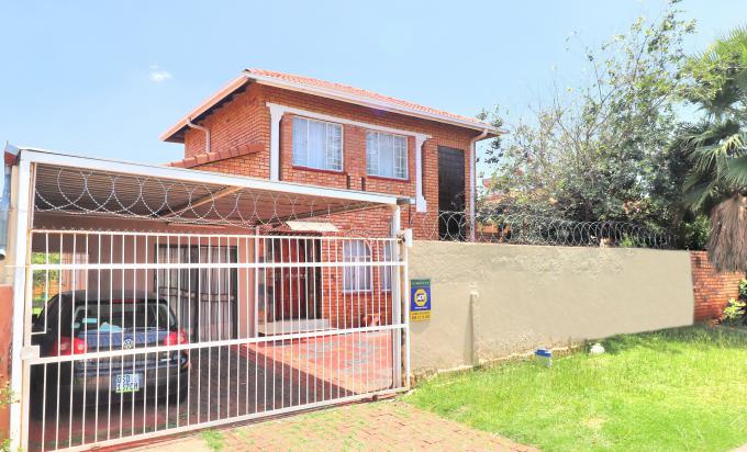 4 Bedroom House for Sale For Sale in Lenasia South - MR556478