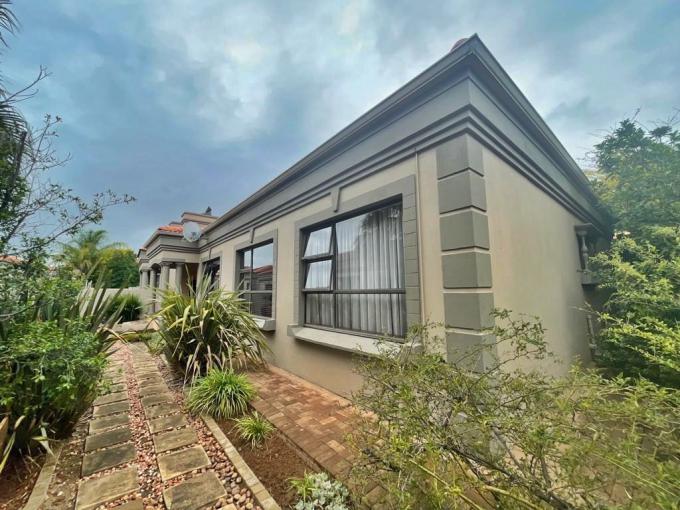 3 Bedroom Simplex for Sale For Sale in Dan Pienaar - MR556508