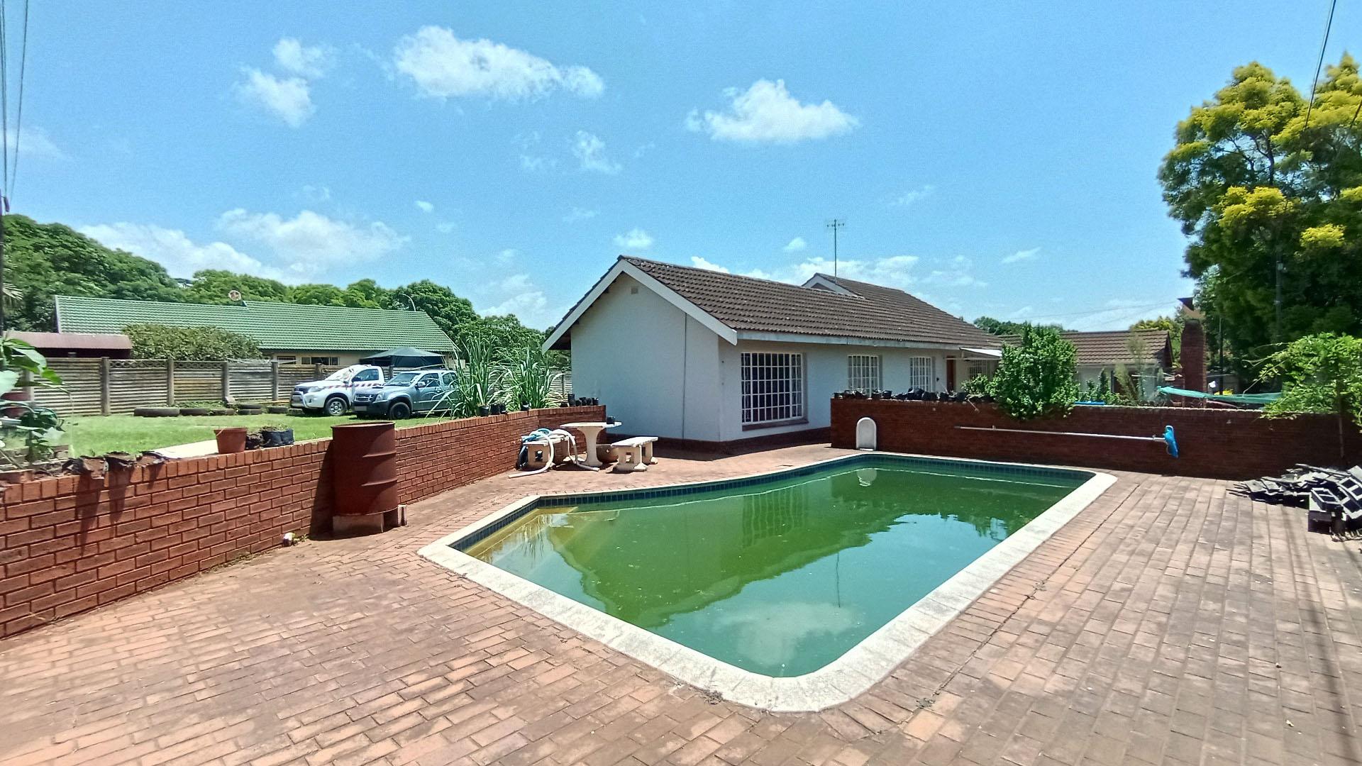 Entertainment of property in Hayfields