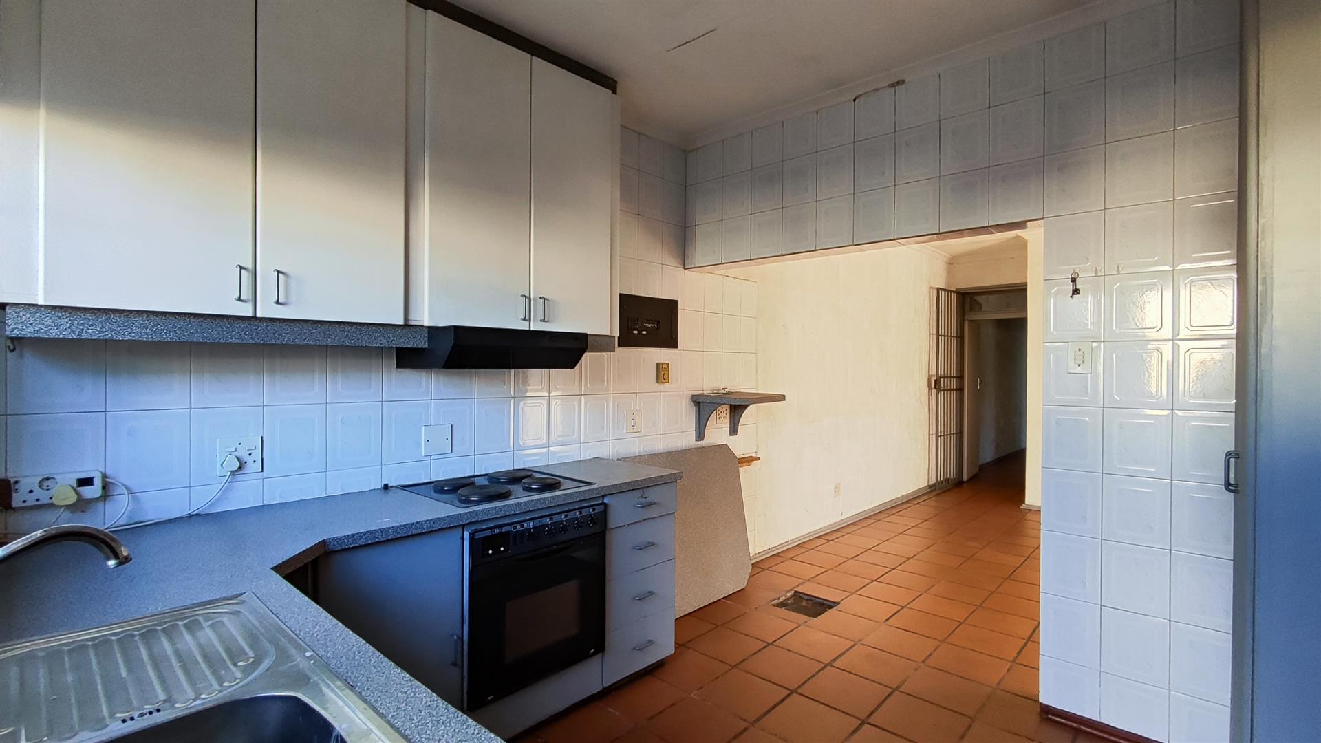 Kitchen - 10 square meters of property in Klippoortjie AH