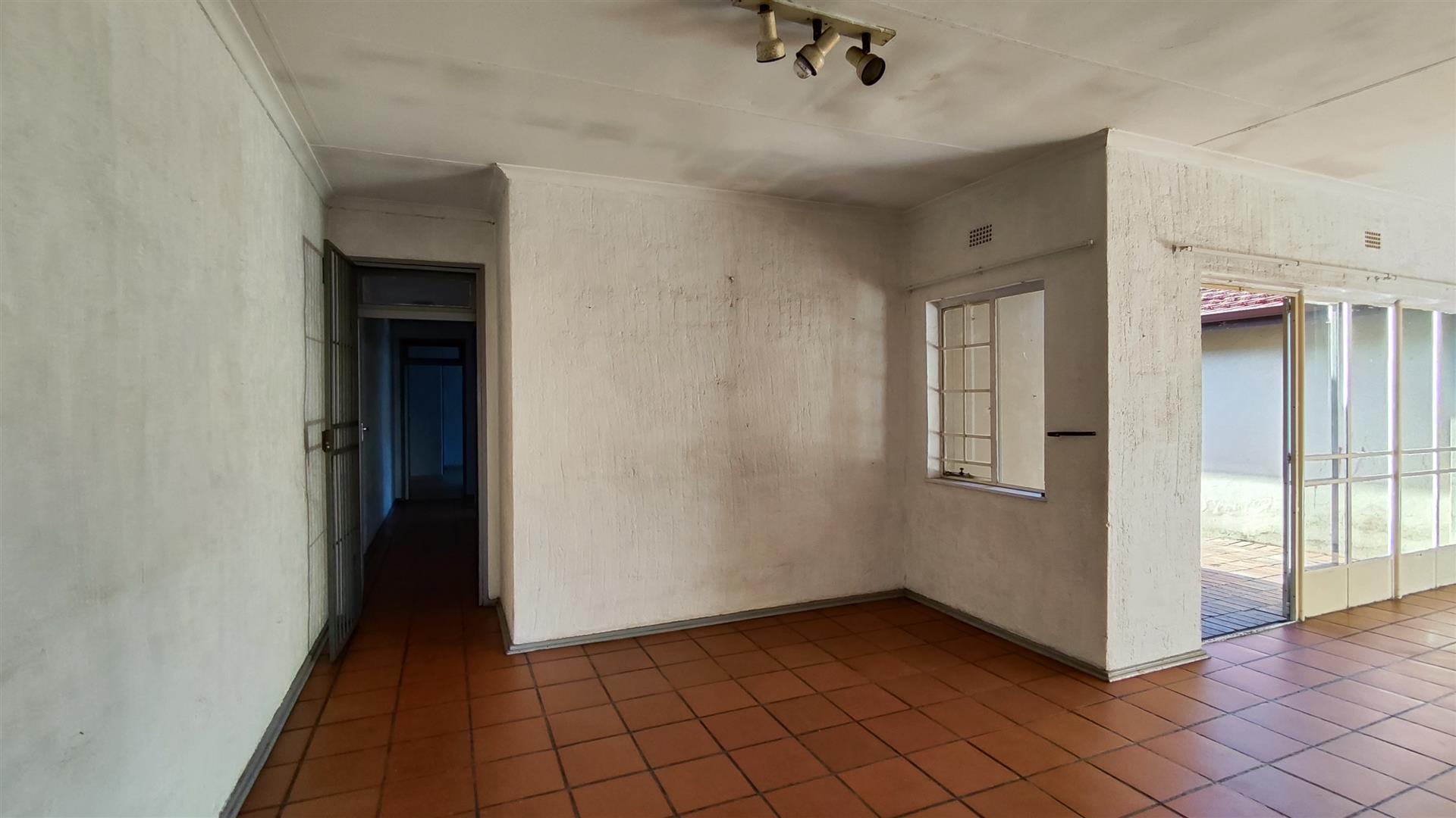 Dining Room - 17 square meters of property in Klippoortjie AH