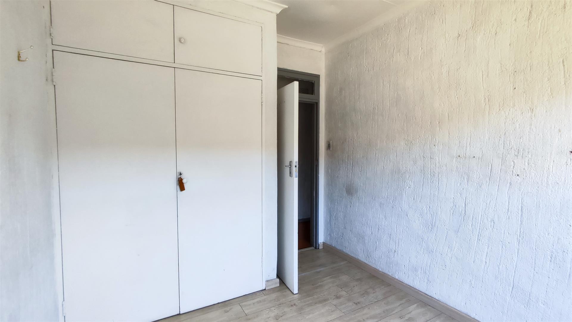 Bed Room 2 - 12 square meters of property in Klippoortjie AH