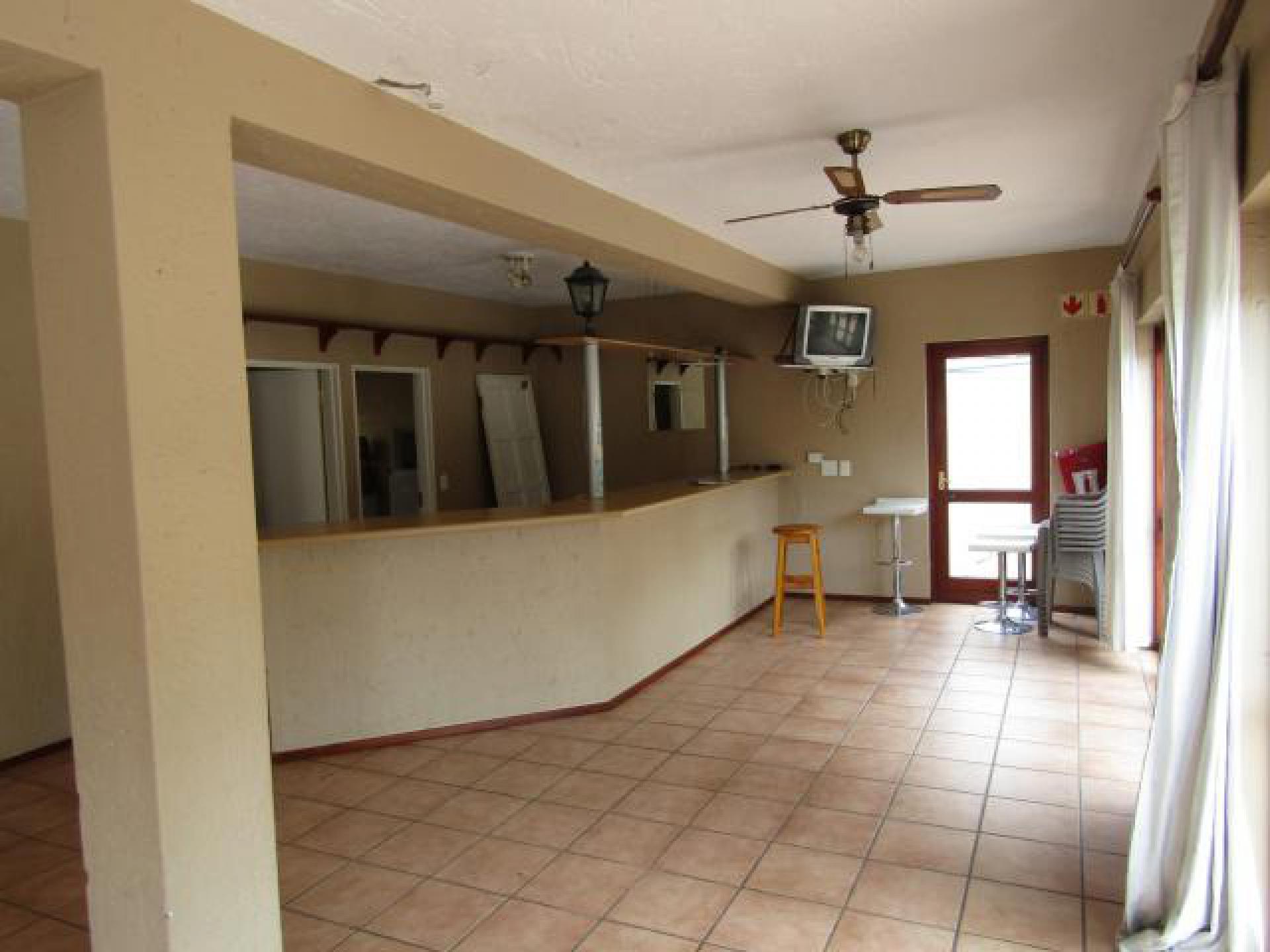 Lounges - 14 square meters of property in Paulshof