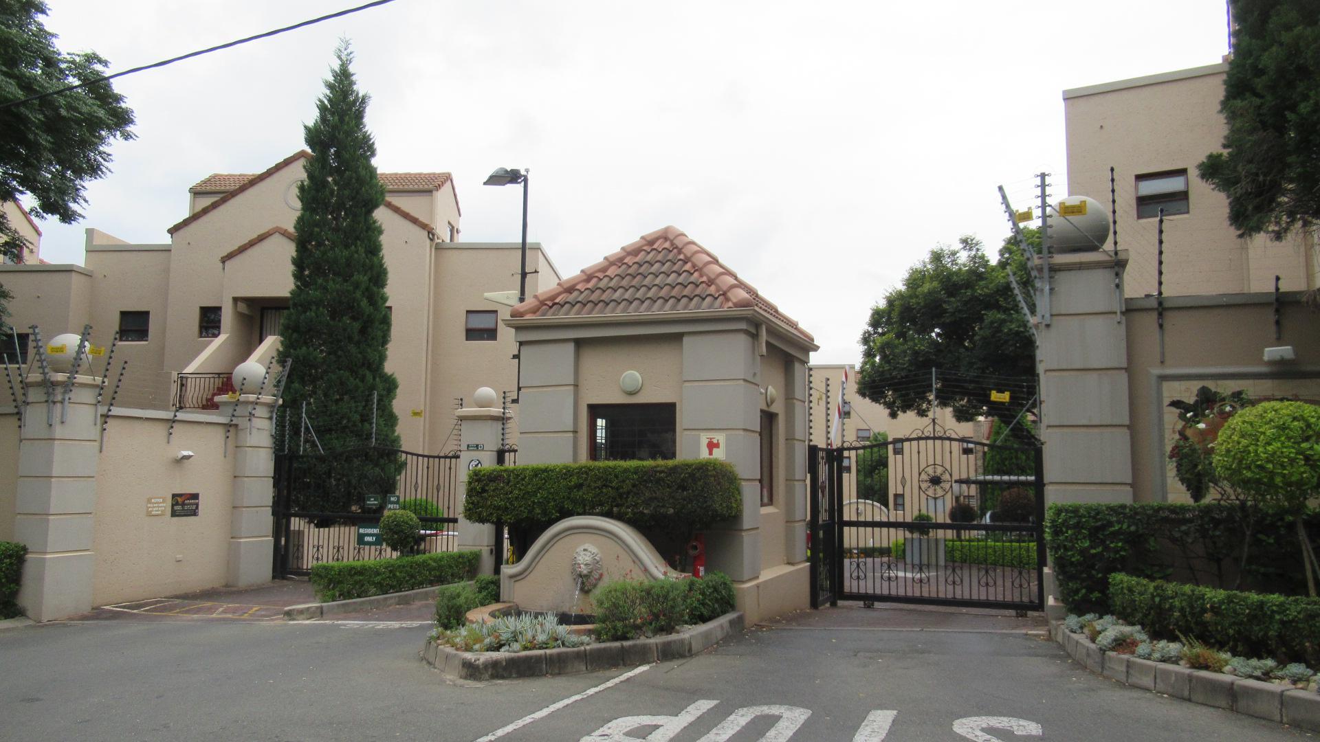Front View of property in Paulshof