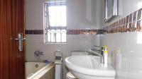 Bathroom 1 - 6 square meters of property in Danville