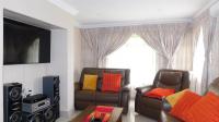 Lounges - 19 square meters of property in Danville