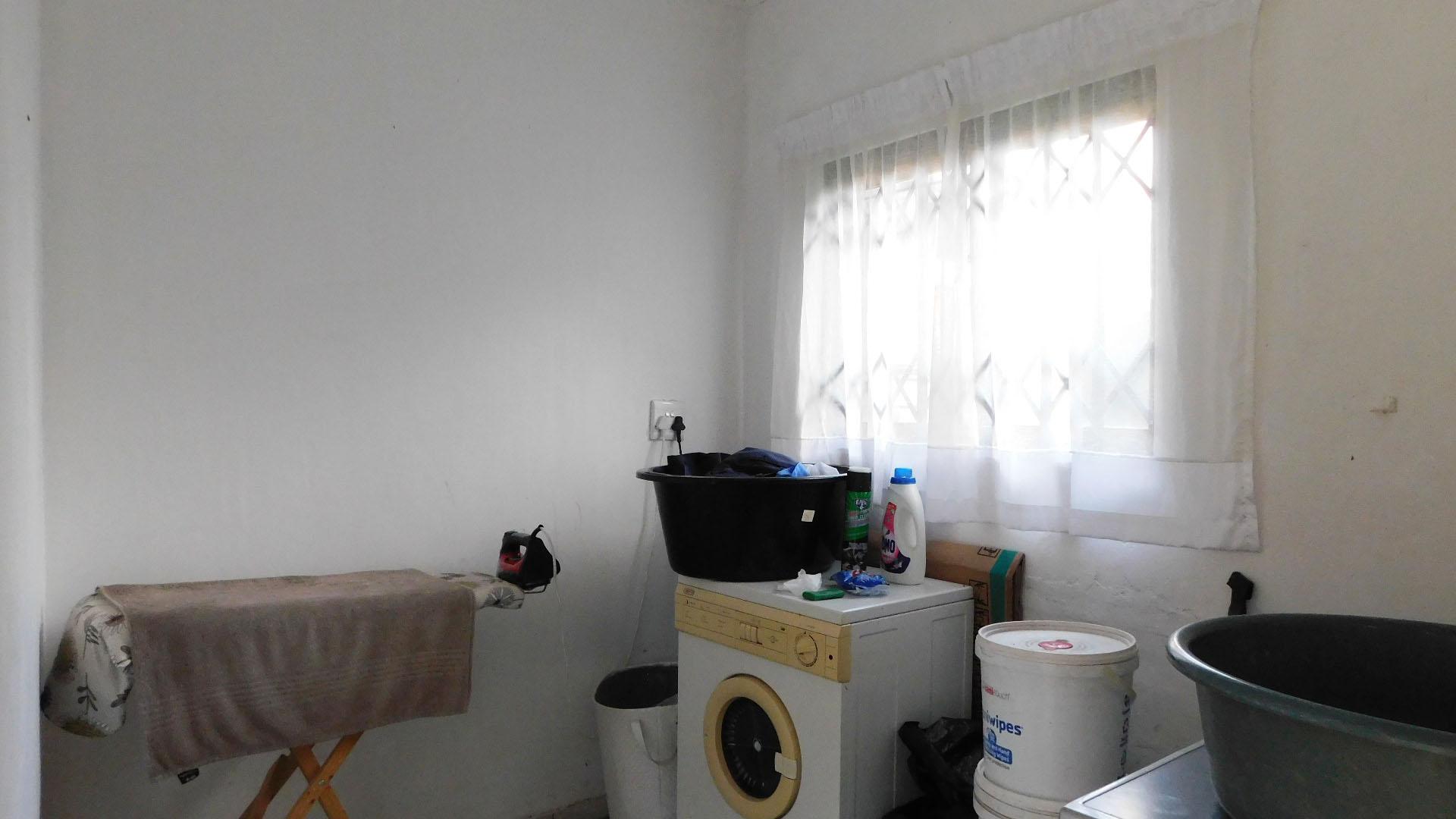 Scullery - 13 square meters of property in Hibberdene