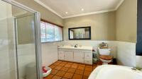 Main Bathroom - 11 square meters of property in Mulbarton