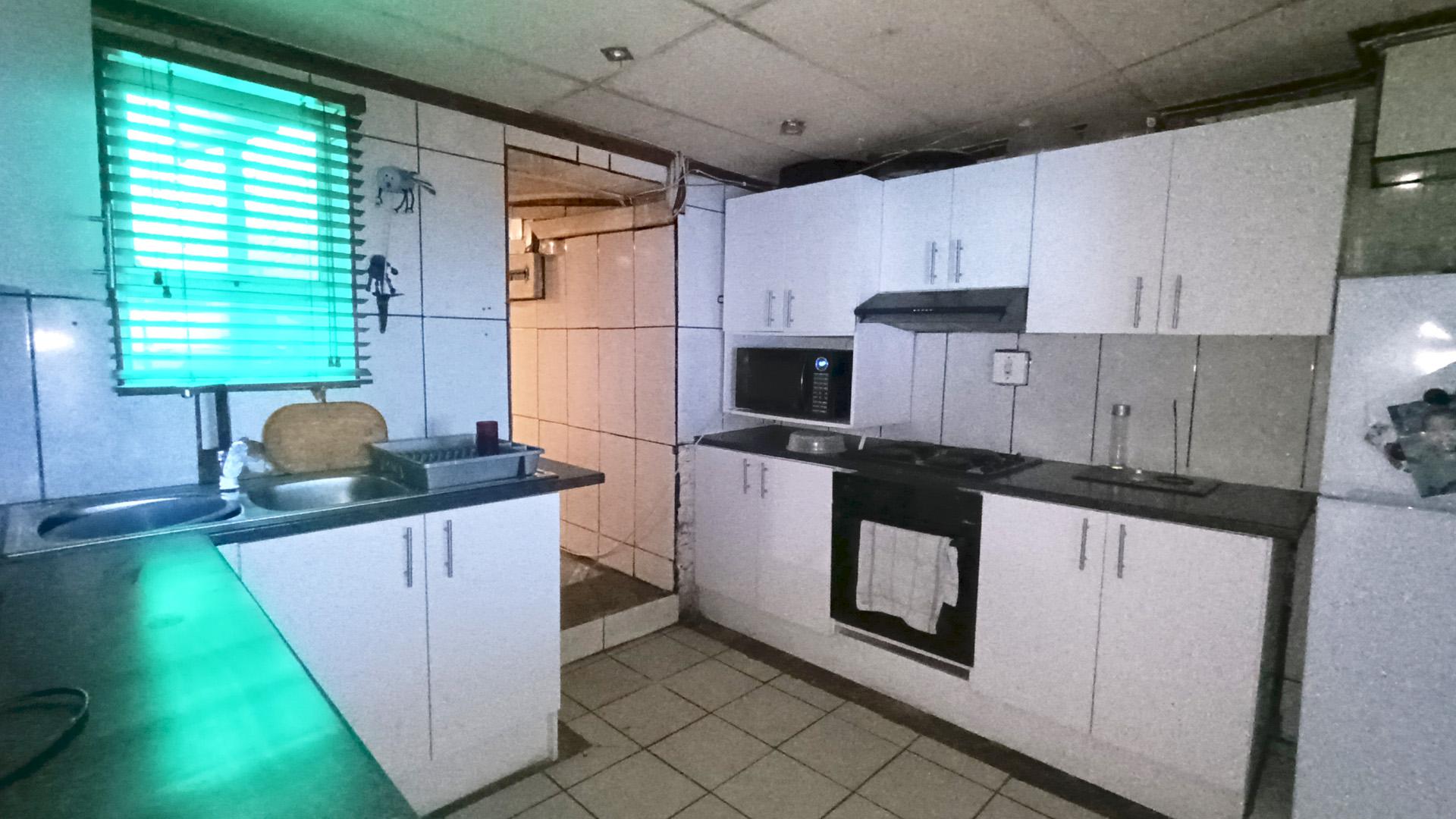 Kitchen - 15 square meters of property in Cafda Village