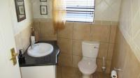 Guest Toilet - 4 square meters of property in Noordheuwel