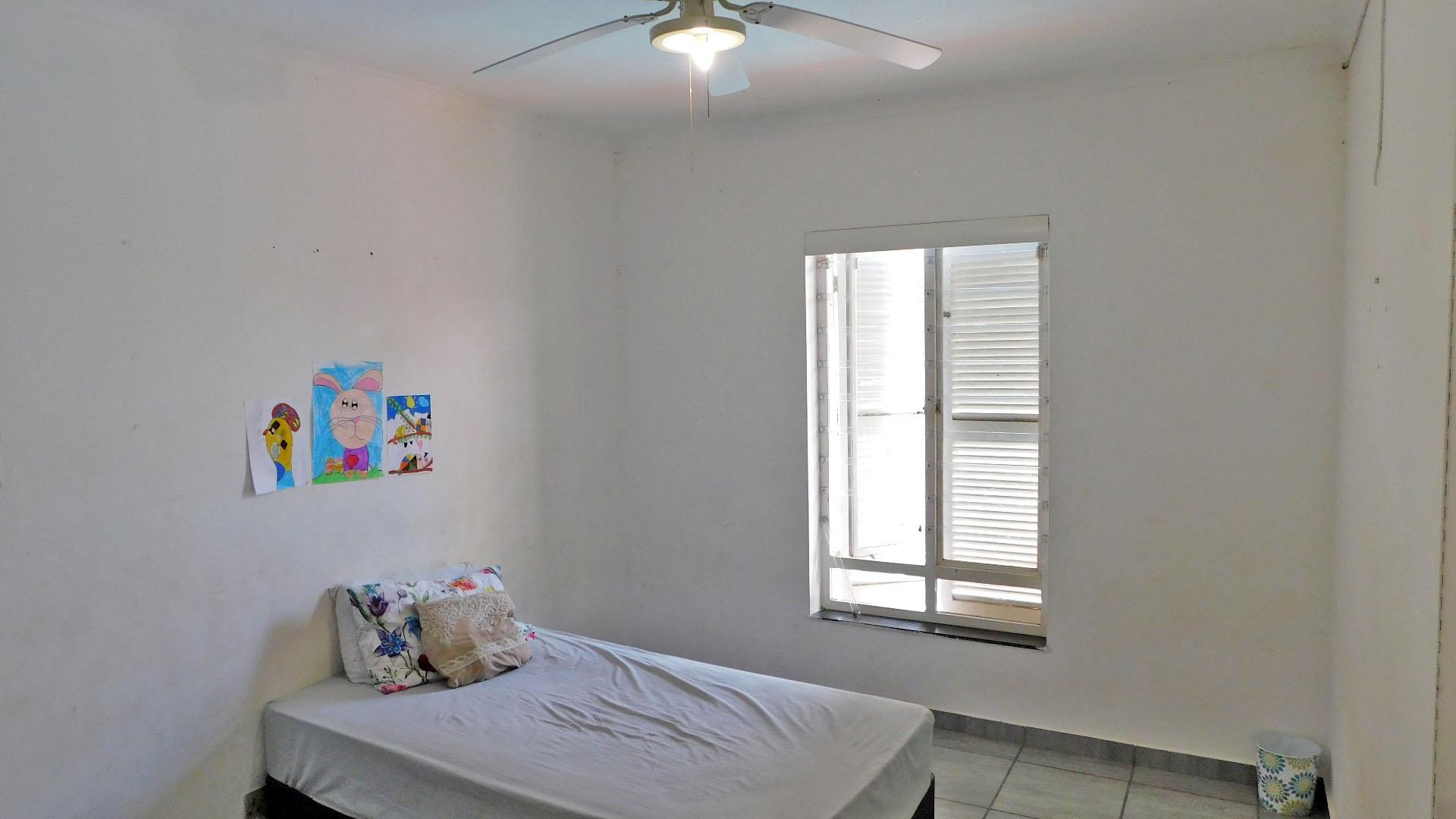 Bed Room 1 - 14 square meters of property in Cato Manor 