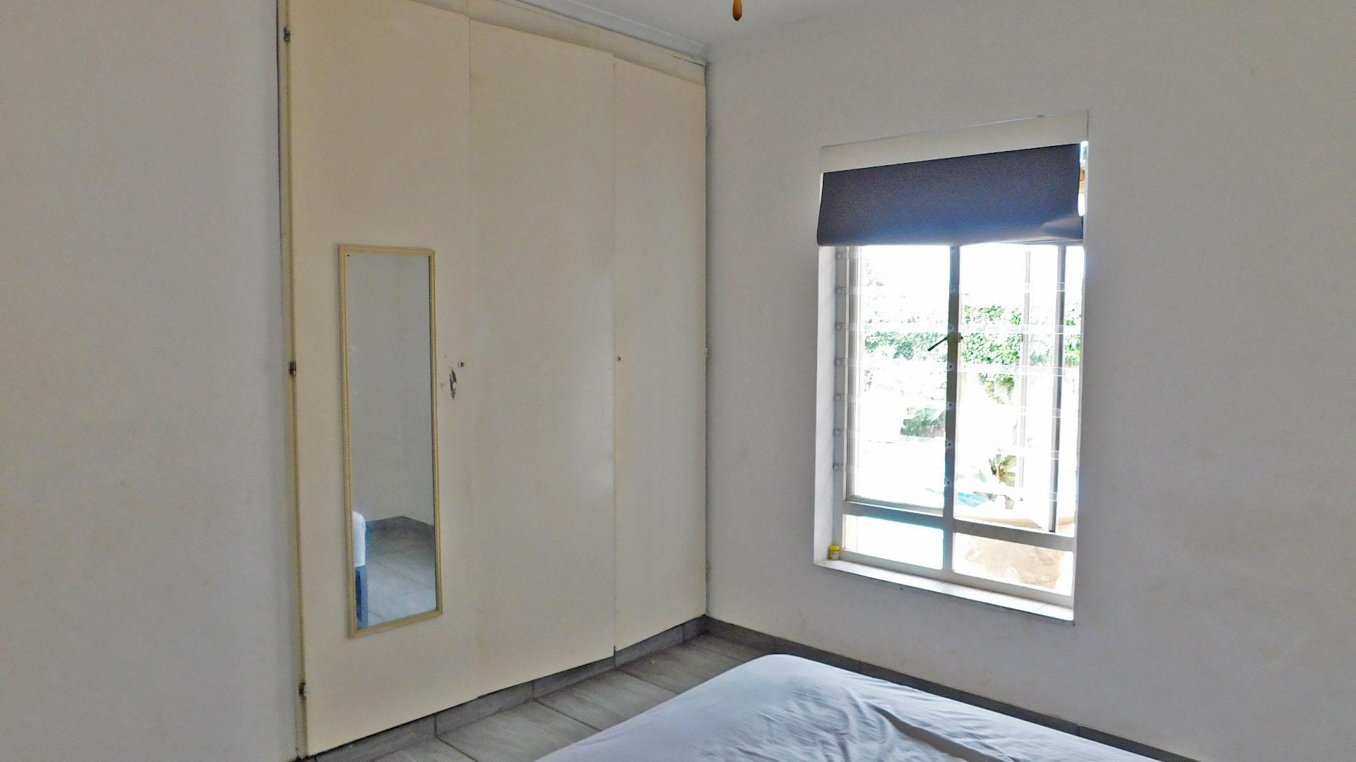 Bed Room 2 - 15 square meters of property in Cato Manor 