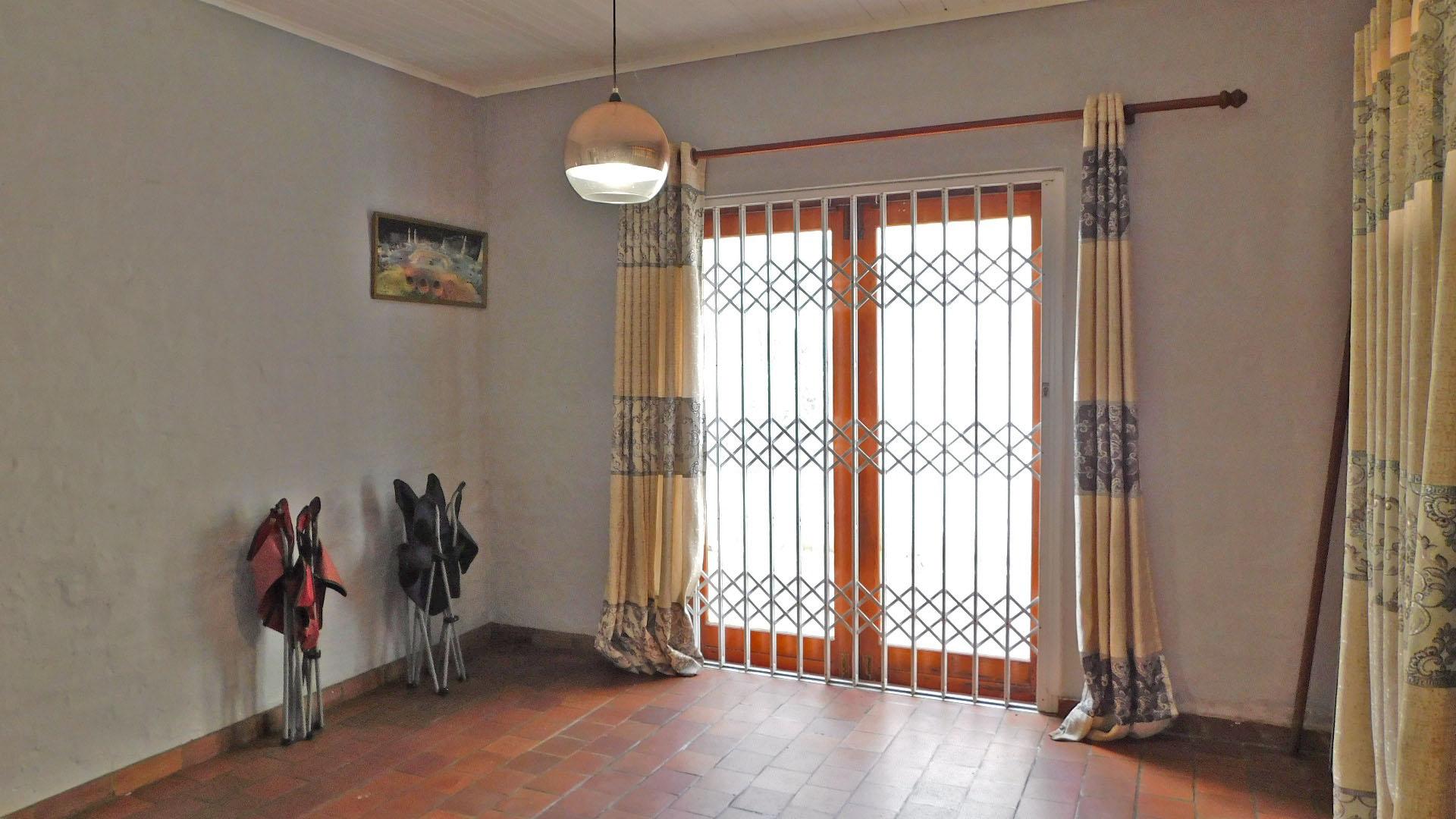 Dining Room - 15 square meters of property in Cato Manor 