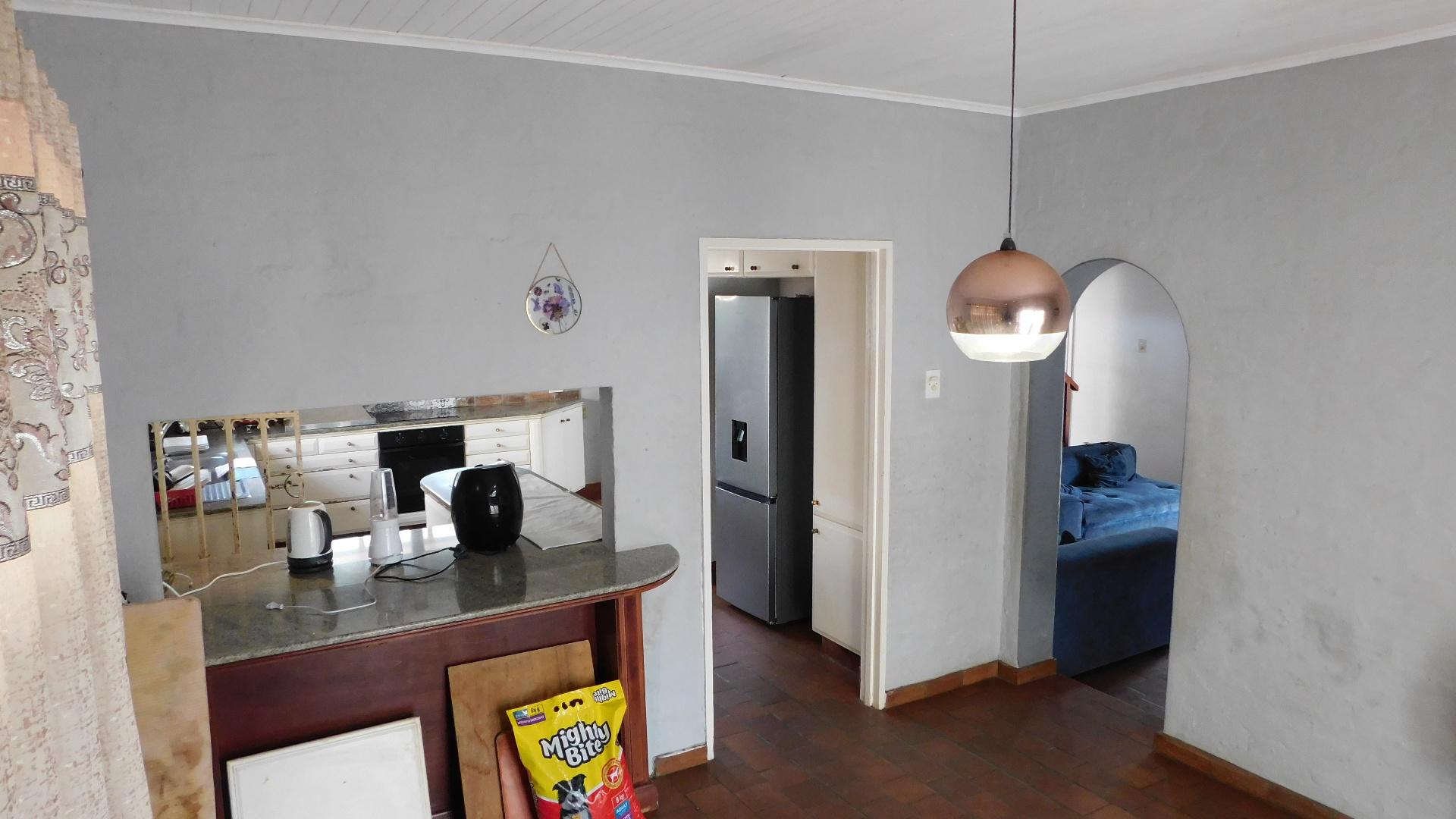 Dining Room - 15 square meters of property in Cato Manor 