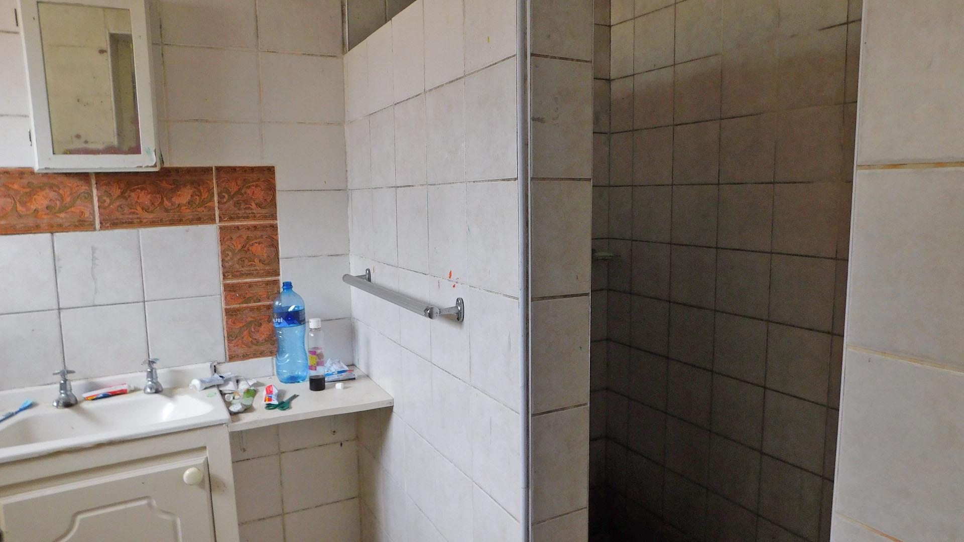 Bathroom 2 - 5 square meters of property in Cato Manor 