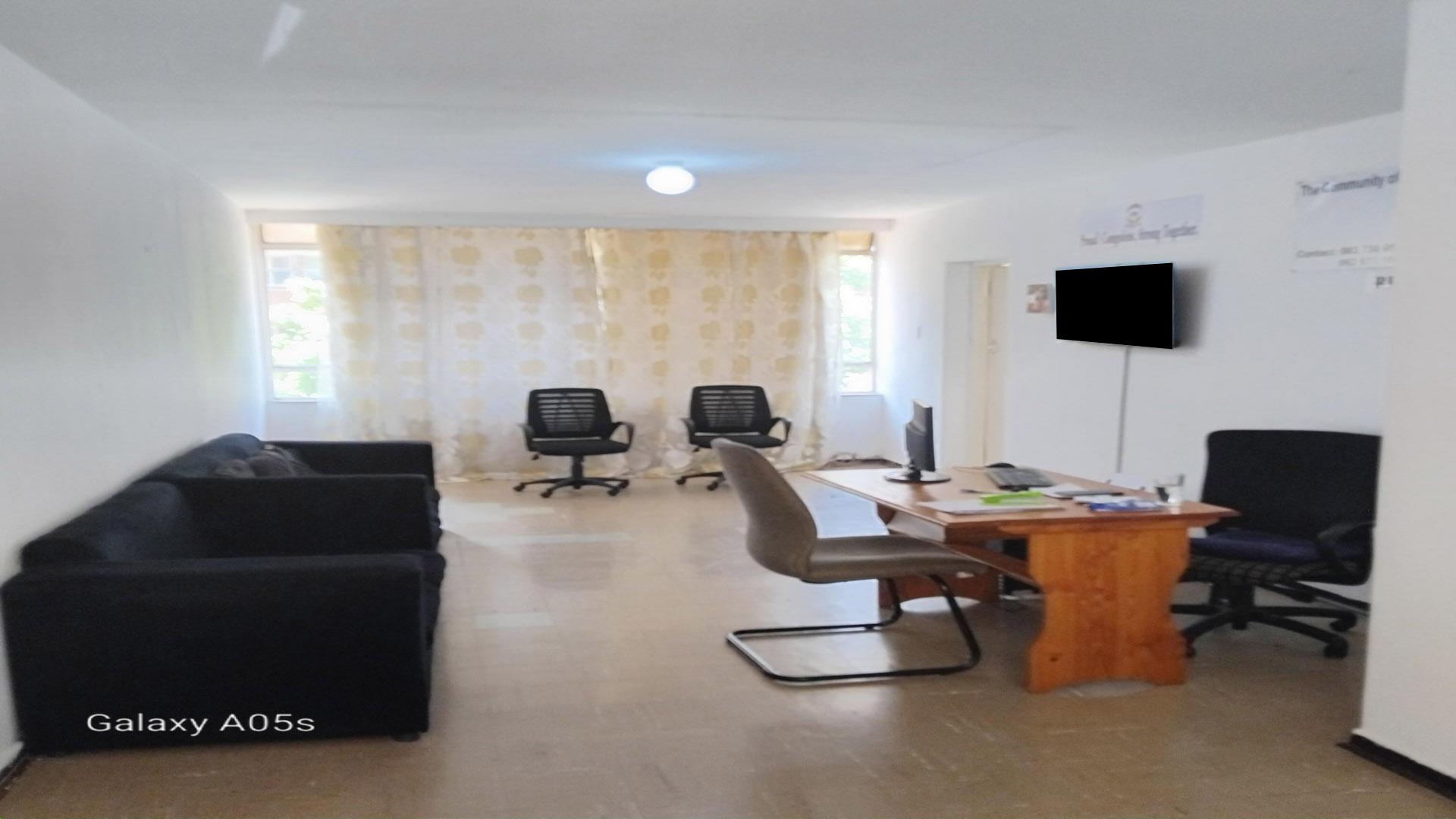 Lounges of property in Muckleneuk