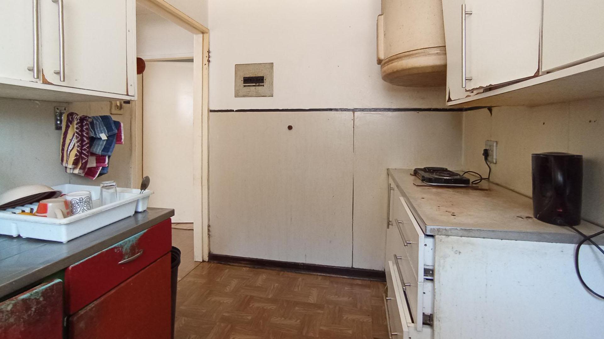 Kitchen - 7 square meters of property in Muckleneuk