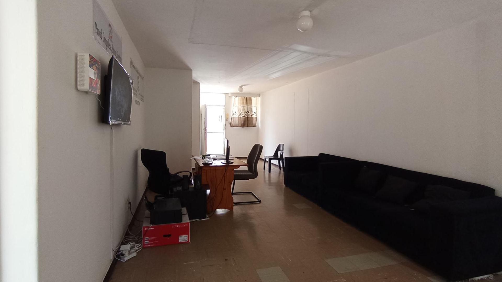 Lounges - 23 square meters of property in Muckleneuk