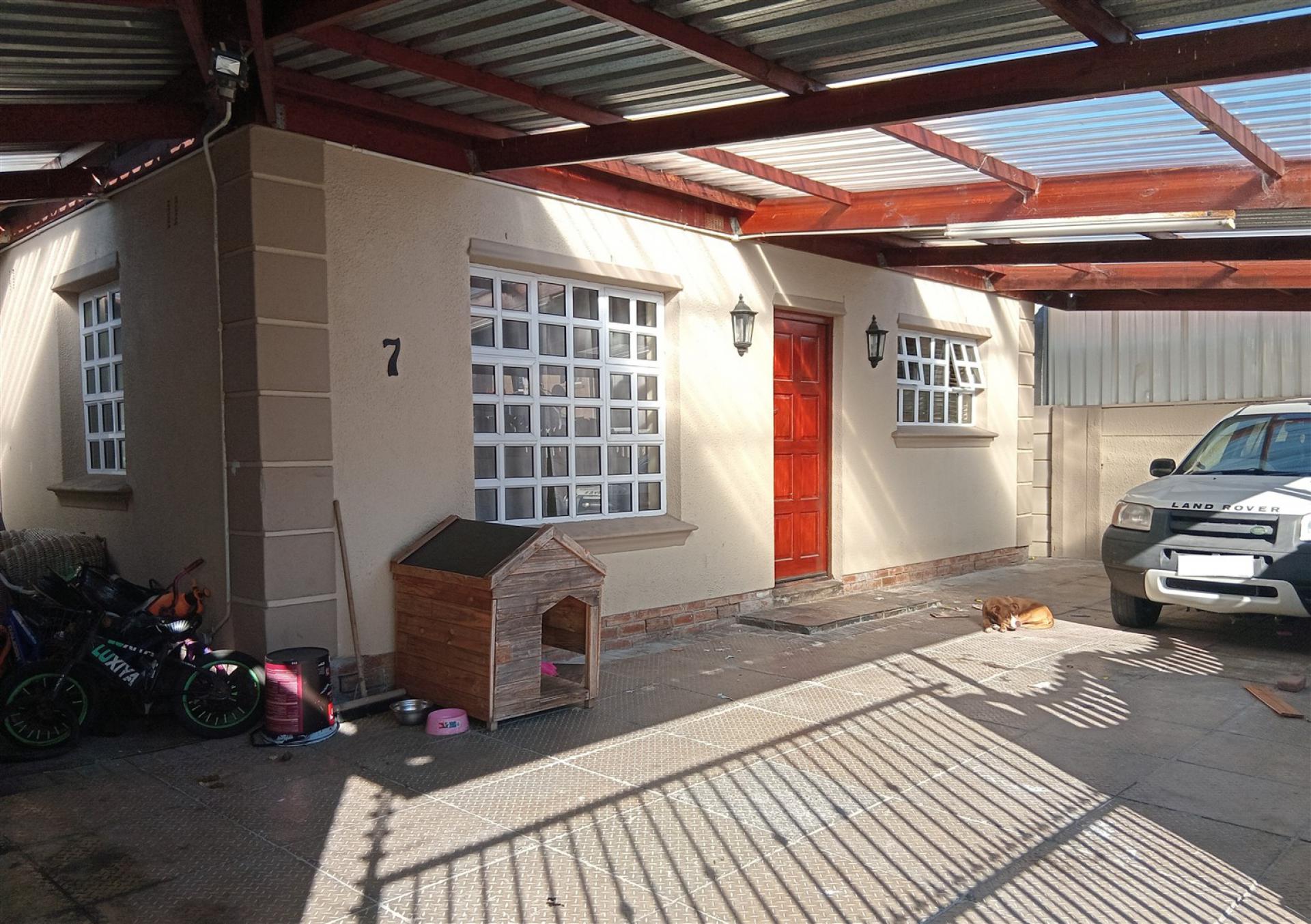 Front View of property in Grassy Park