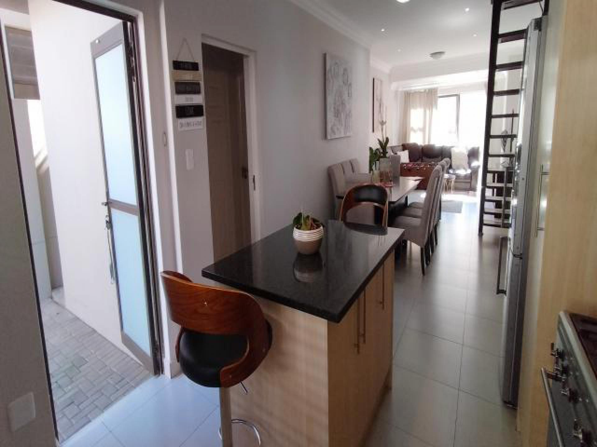 Kitchen of property in Shellyvale