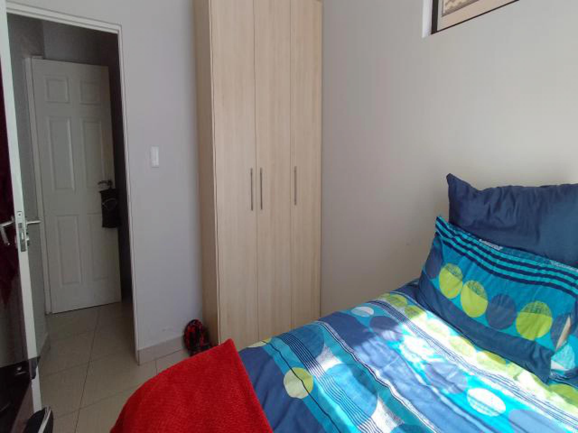 Bed Room 1 of property in Shellyvale