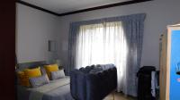 Main Bedroom - 15 square meters of property in Summerset