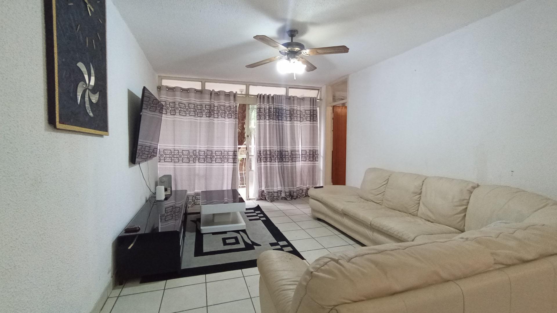 Lounges - 18 square meters of property in Pretoria North