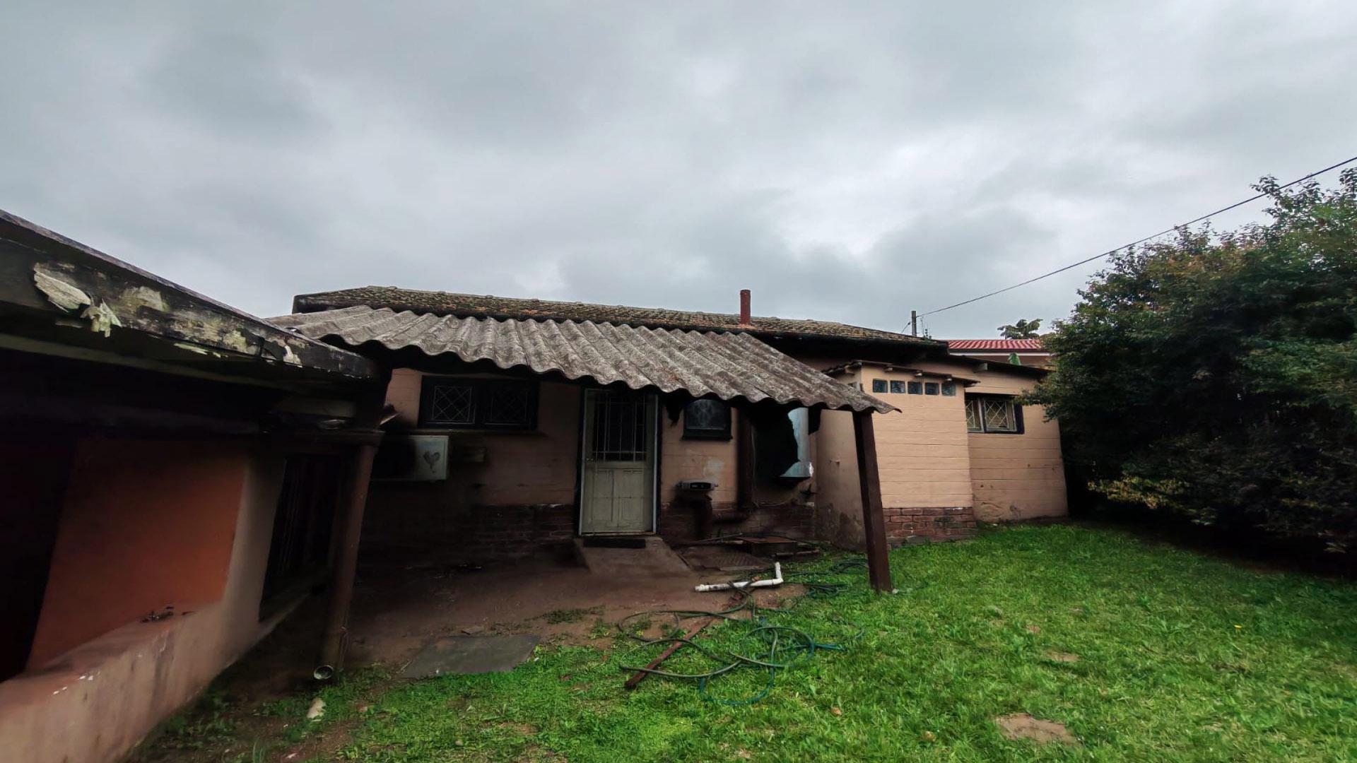 Front View of property in Pinetown 