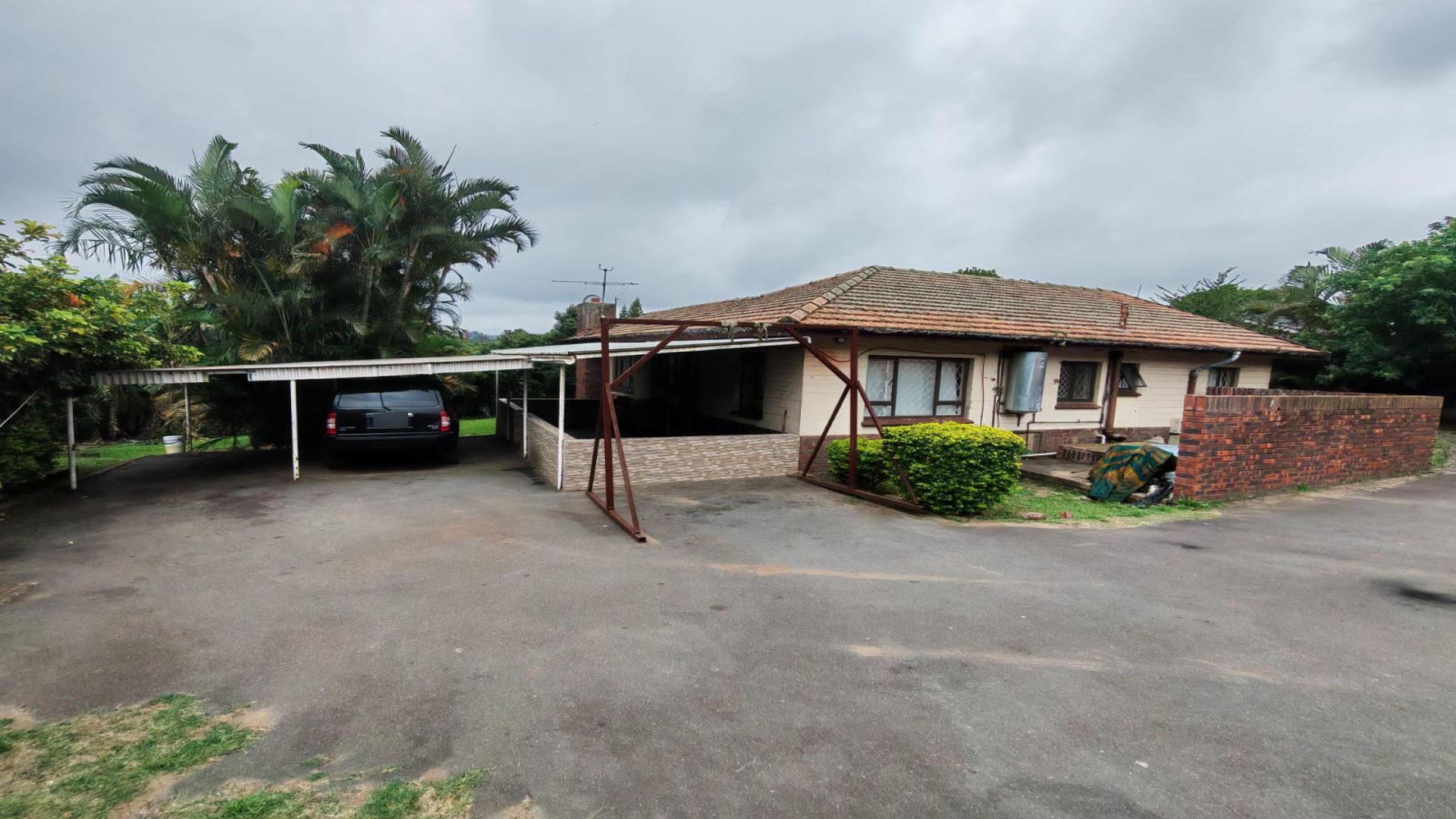 Carport  of property in Pinetown 