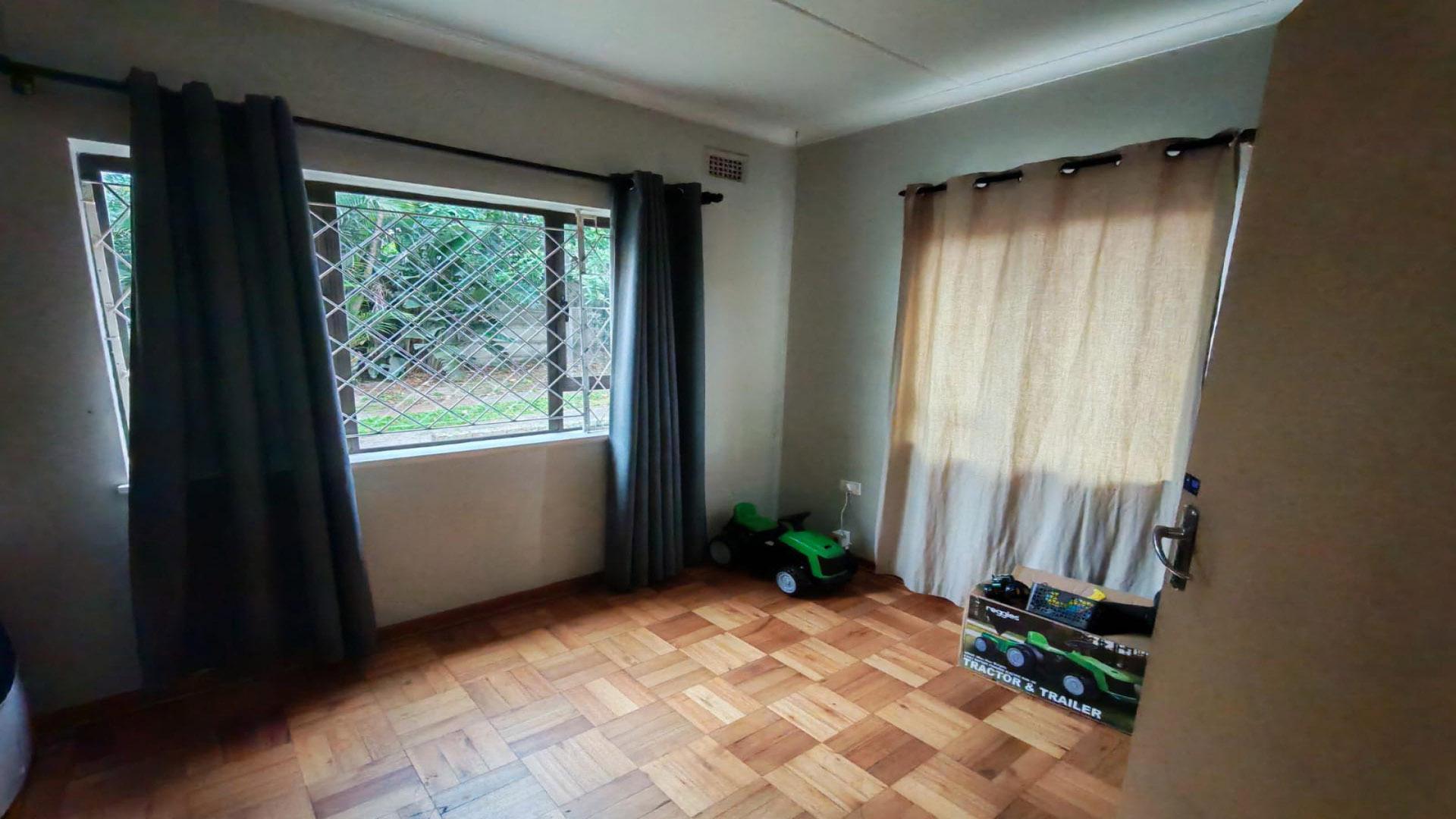 Bed Room 2 of property in Pinetown 