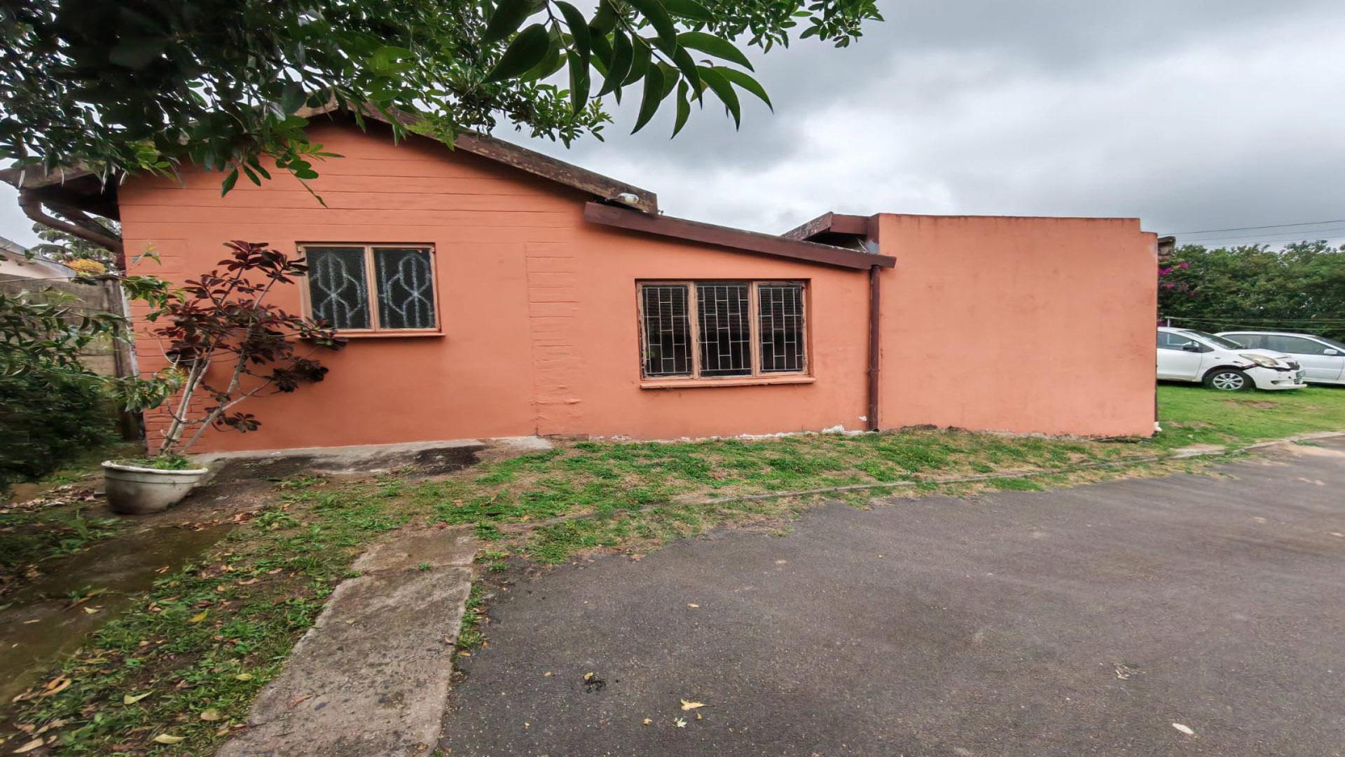 Front View of property in Pinetown 