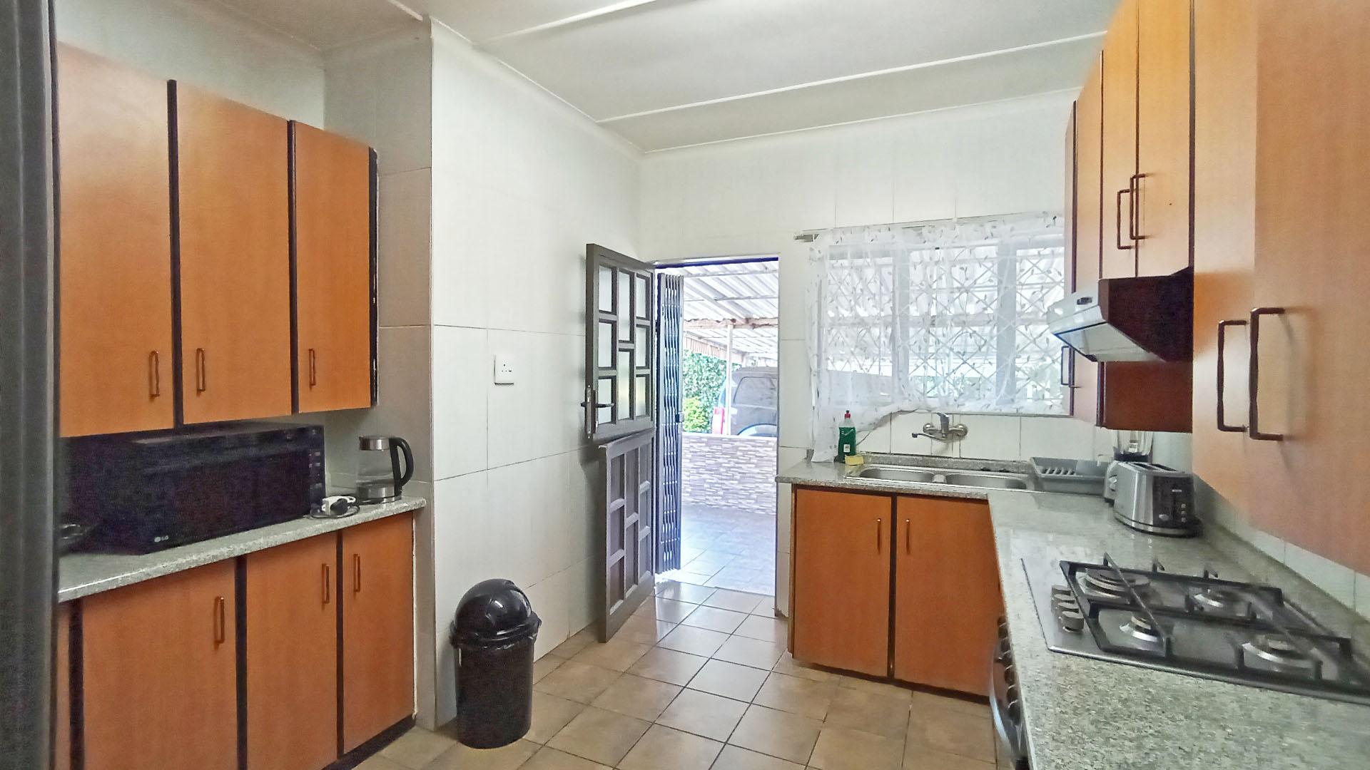 Kitchen - 26 square meters of property in Pinetown 