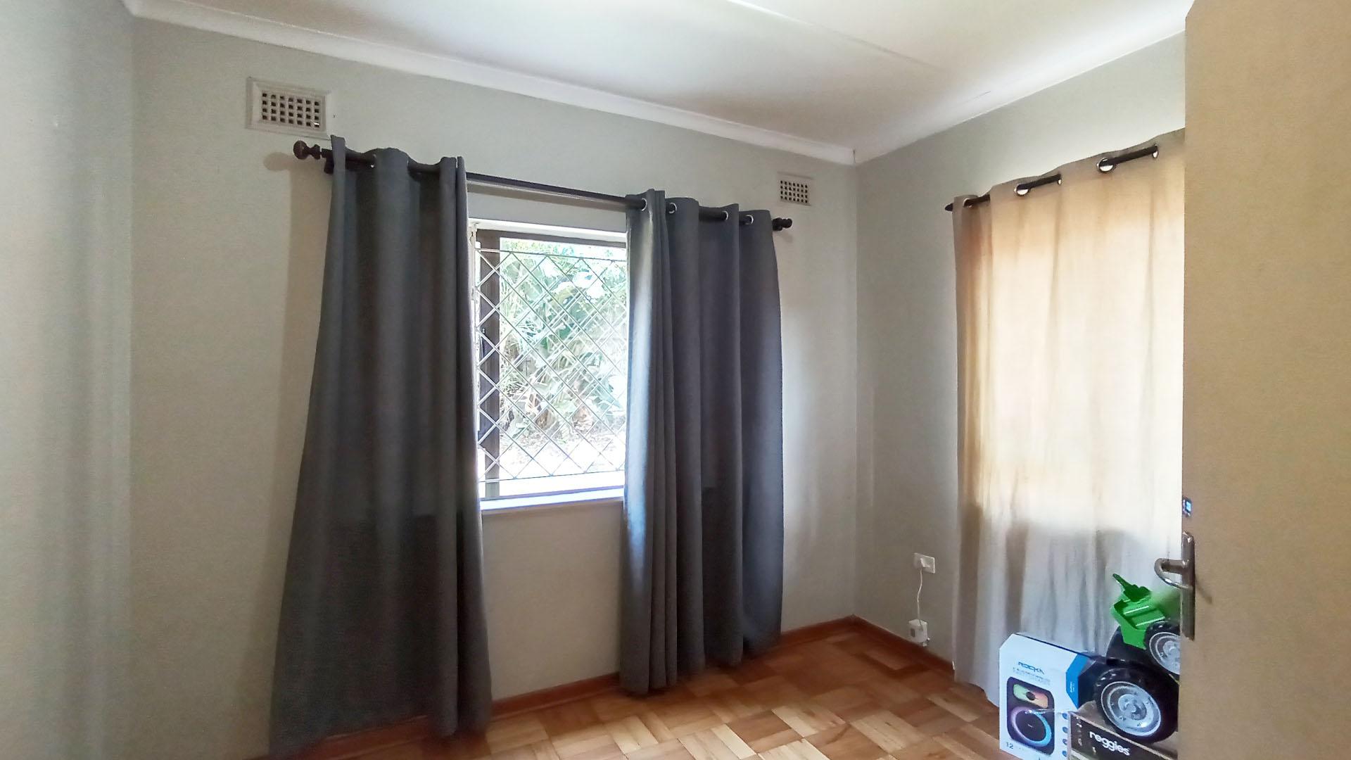 Bed Room 2 - 13 square meters of property in Pinetown 