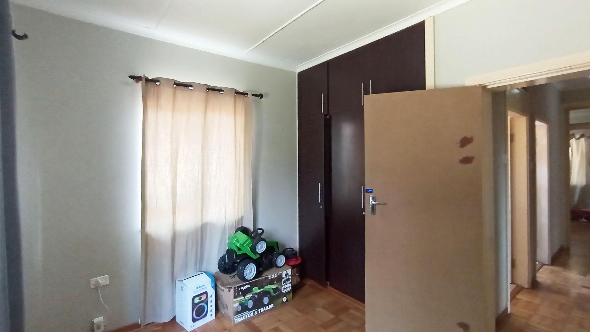 Bed Room 2 - 13 square meters of property in Pinetown 