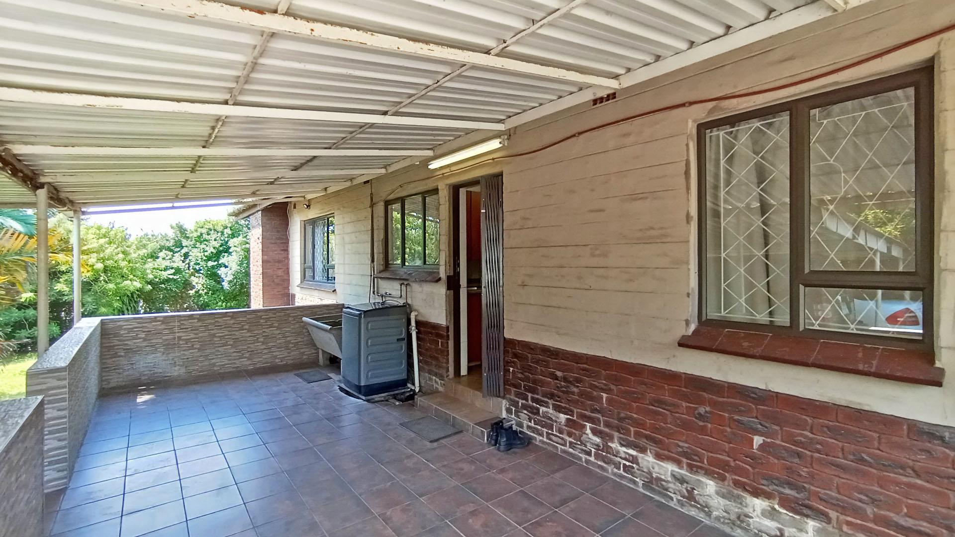 Patio - 52 square meters of property in Pinetown 